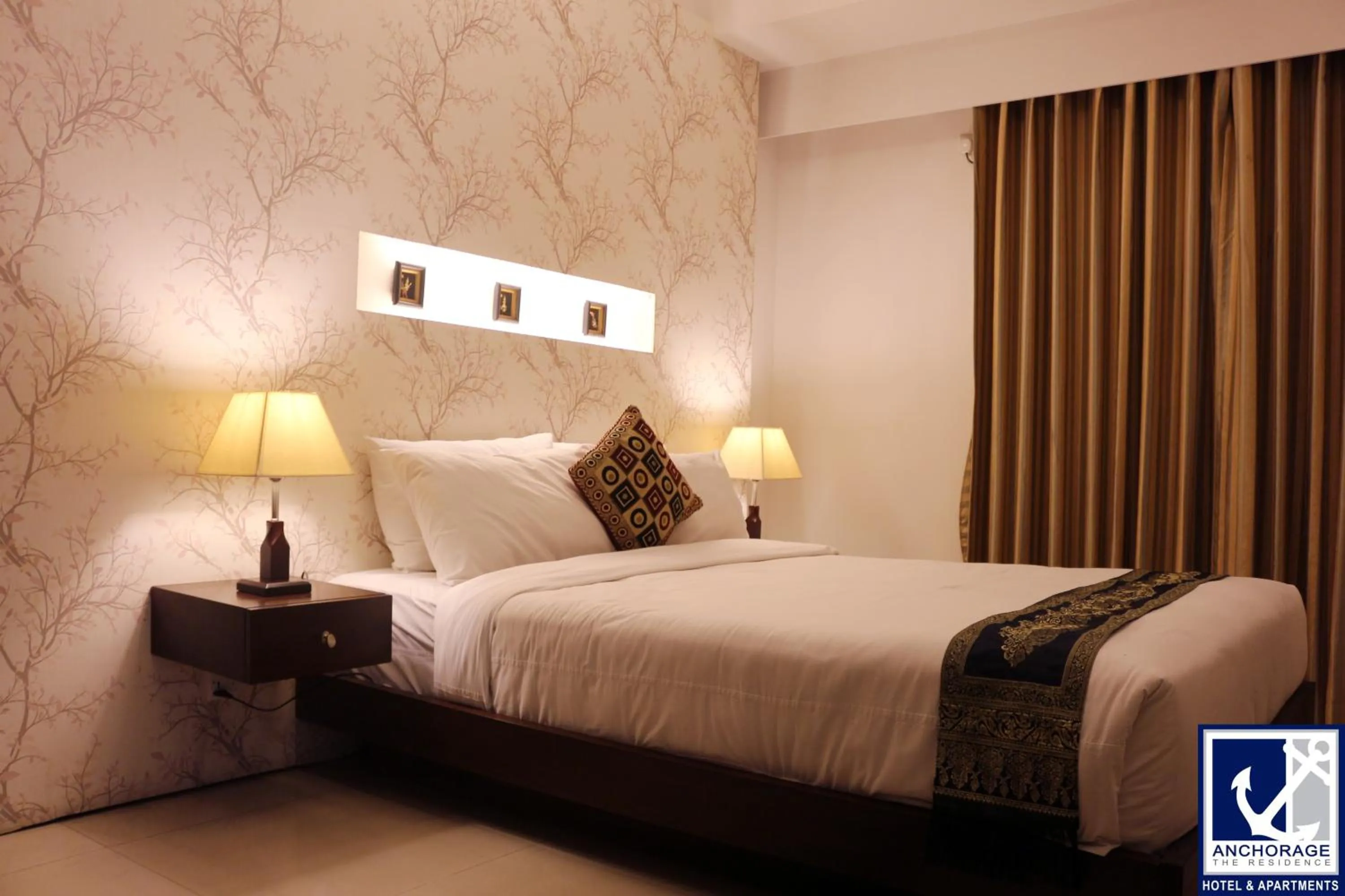 Bed in Anchorage The Residence