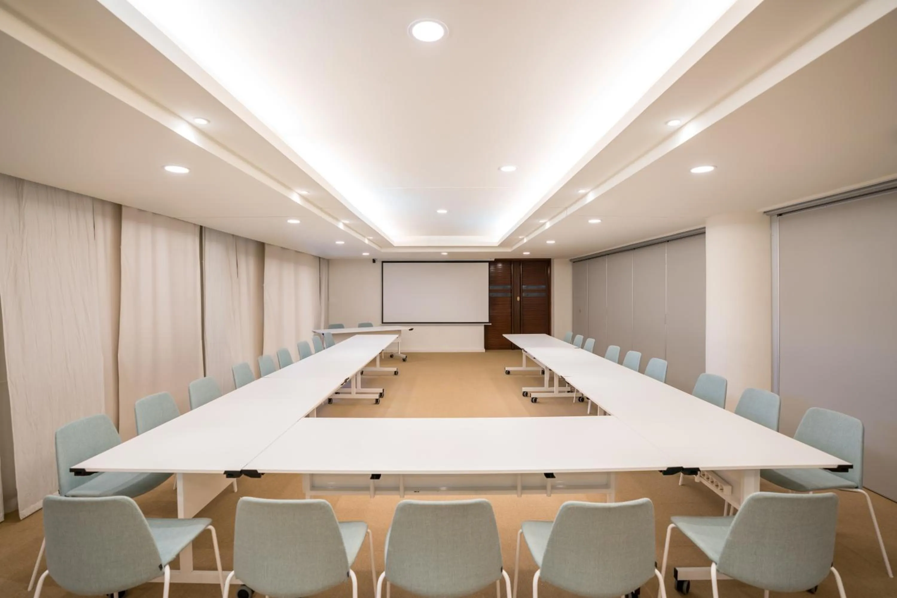 Meeting/conference room in Iberostar Waves Cristina