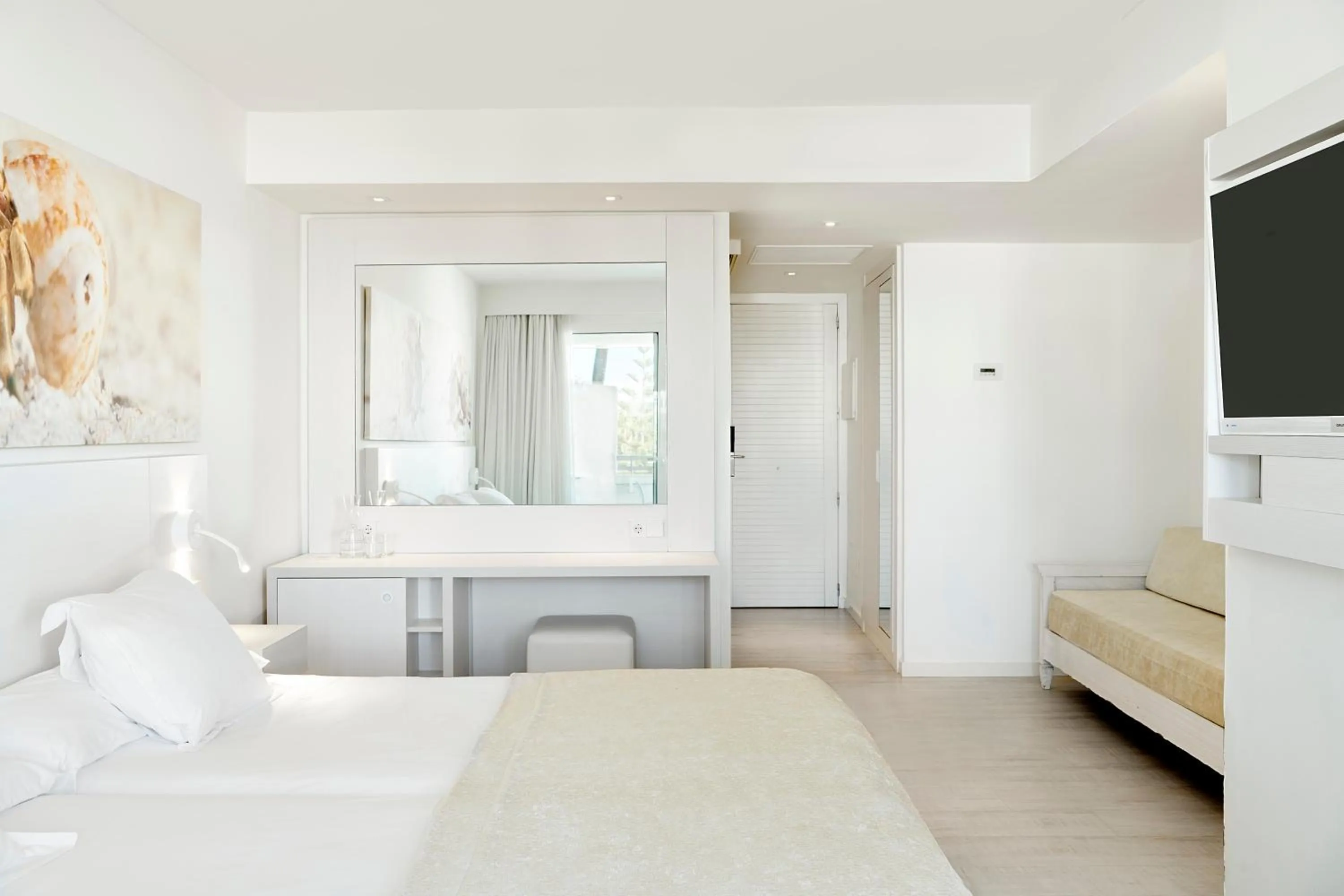 Bedroom, Bed in Iberostar Waves Cristina