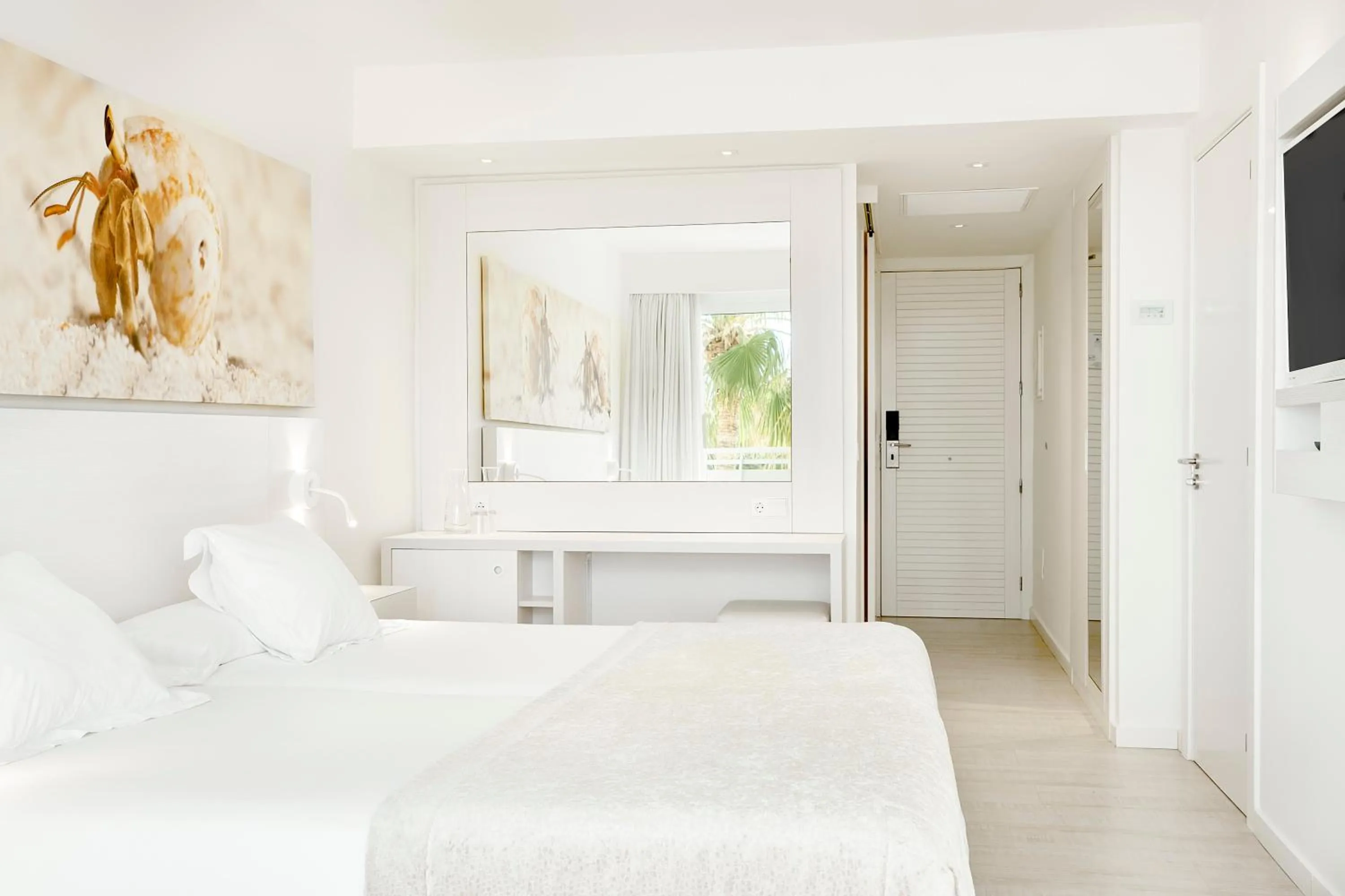 Bed in Iberostar Waves Cristina