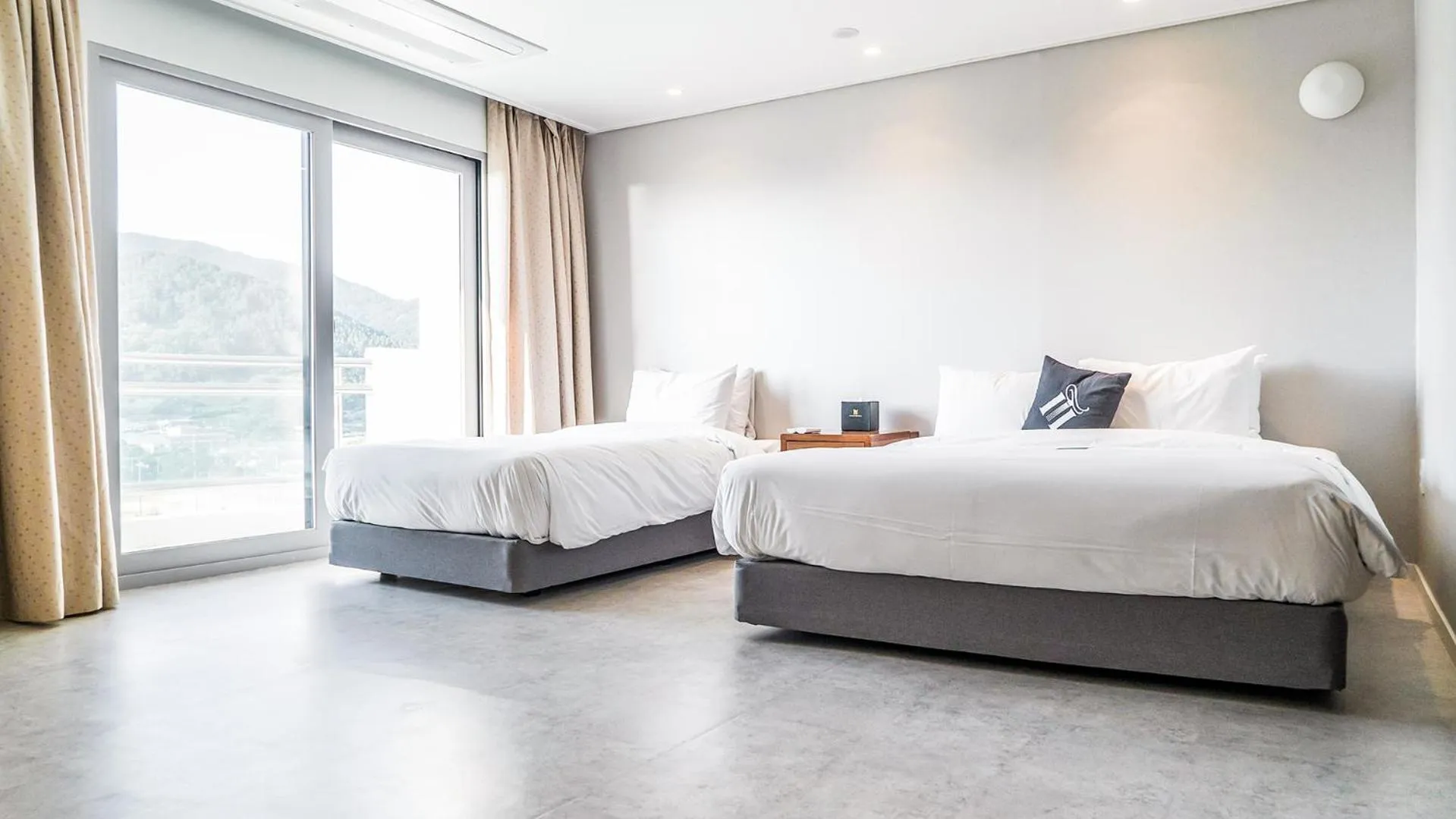 Bed in Namhae Sports Park Hotel