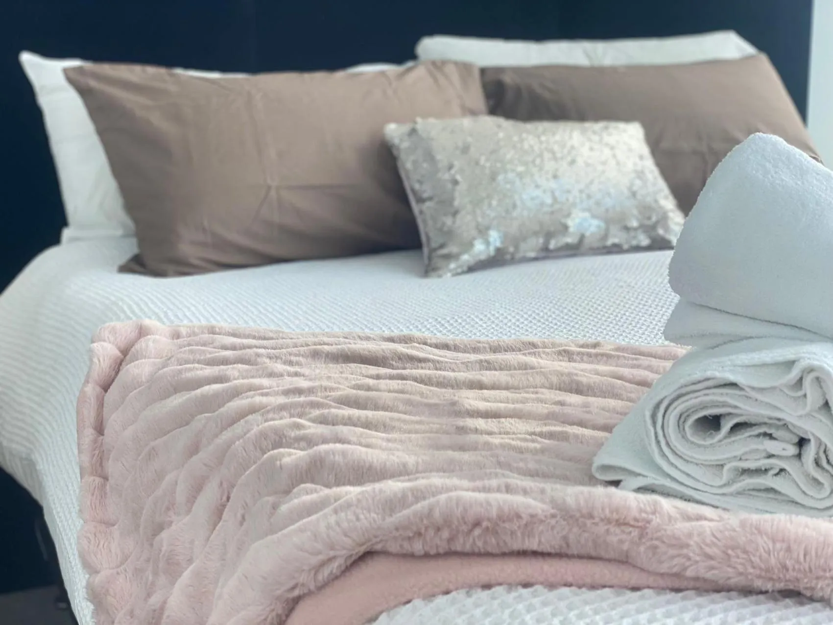 Bed in La Jolla Holiday Broadbeach