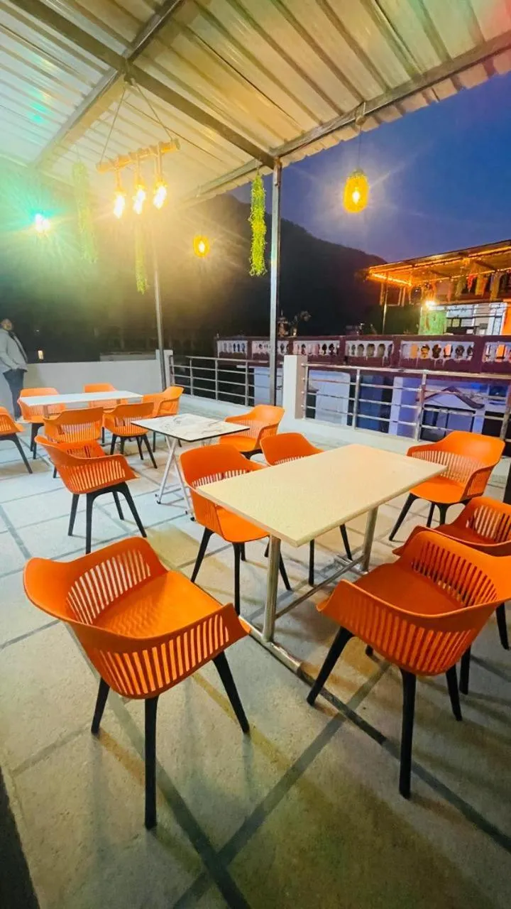 Seating area in The Gange Hill By Green Bird Hospitality
