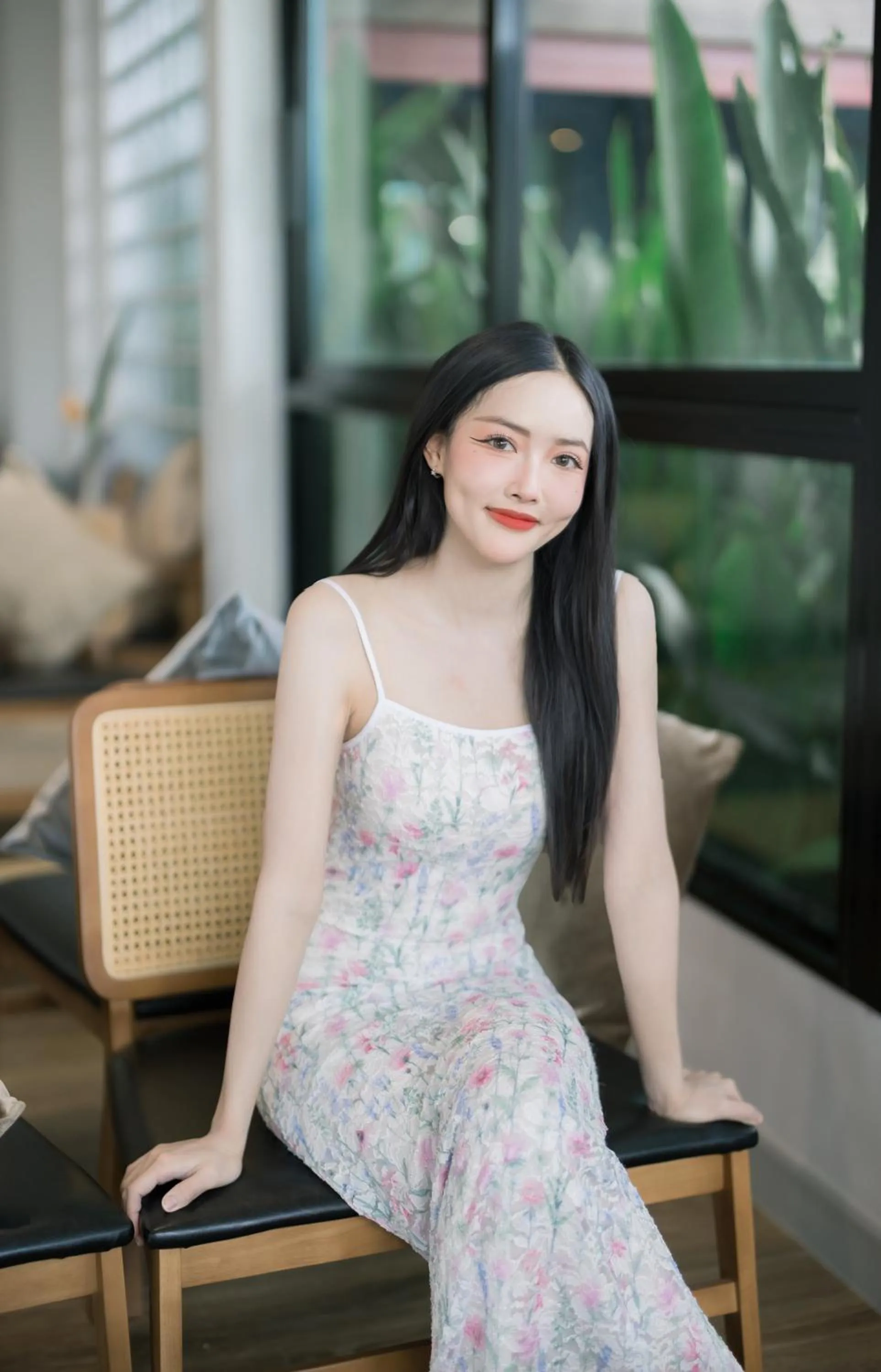 People in The Horizon Groove Hotel