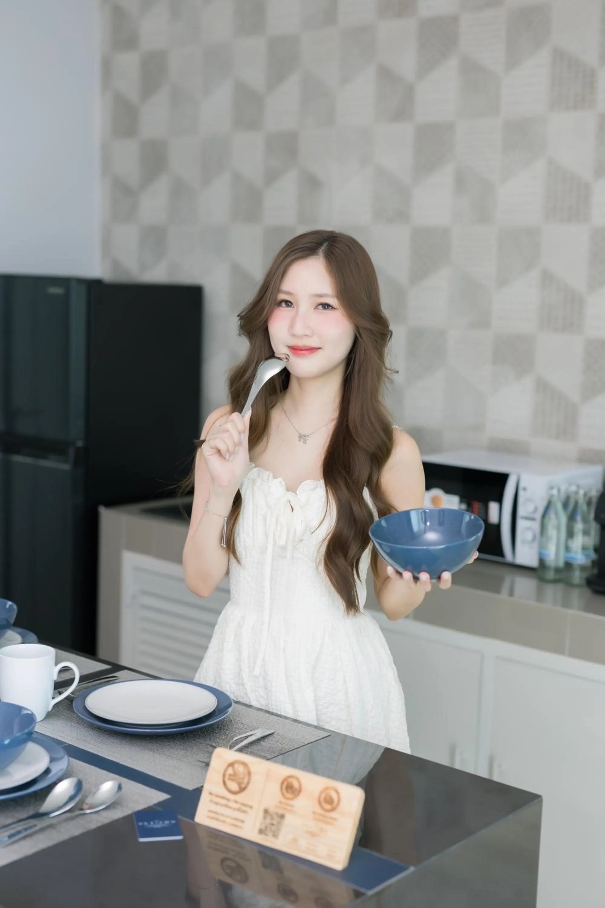 People in The Horizon Groove Hotel