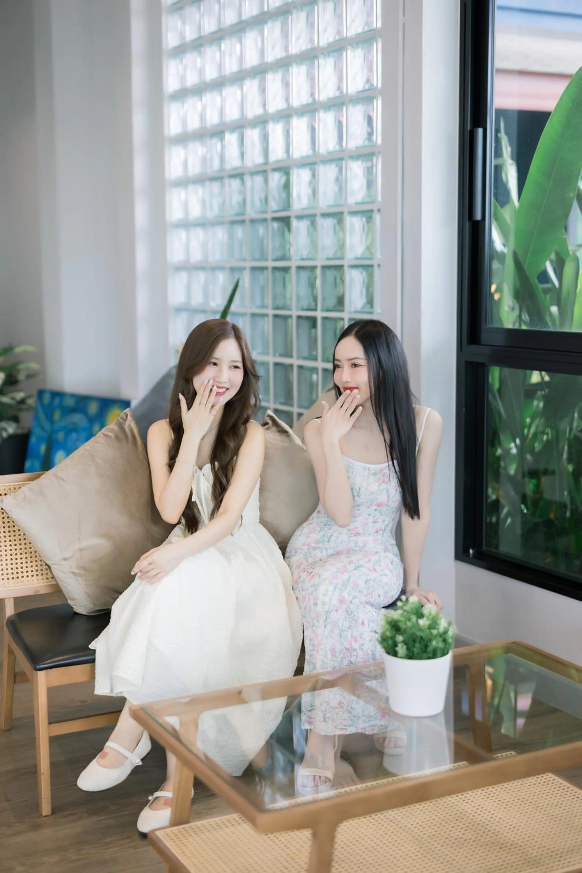 People in The Horizon Groove Hotel