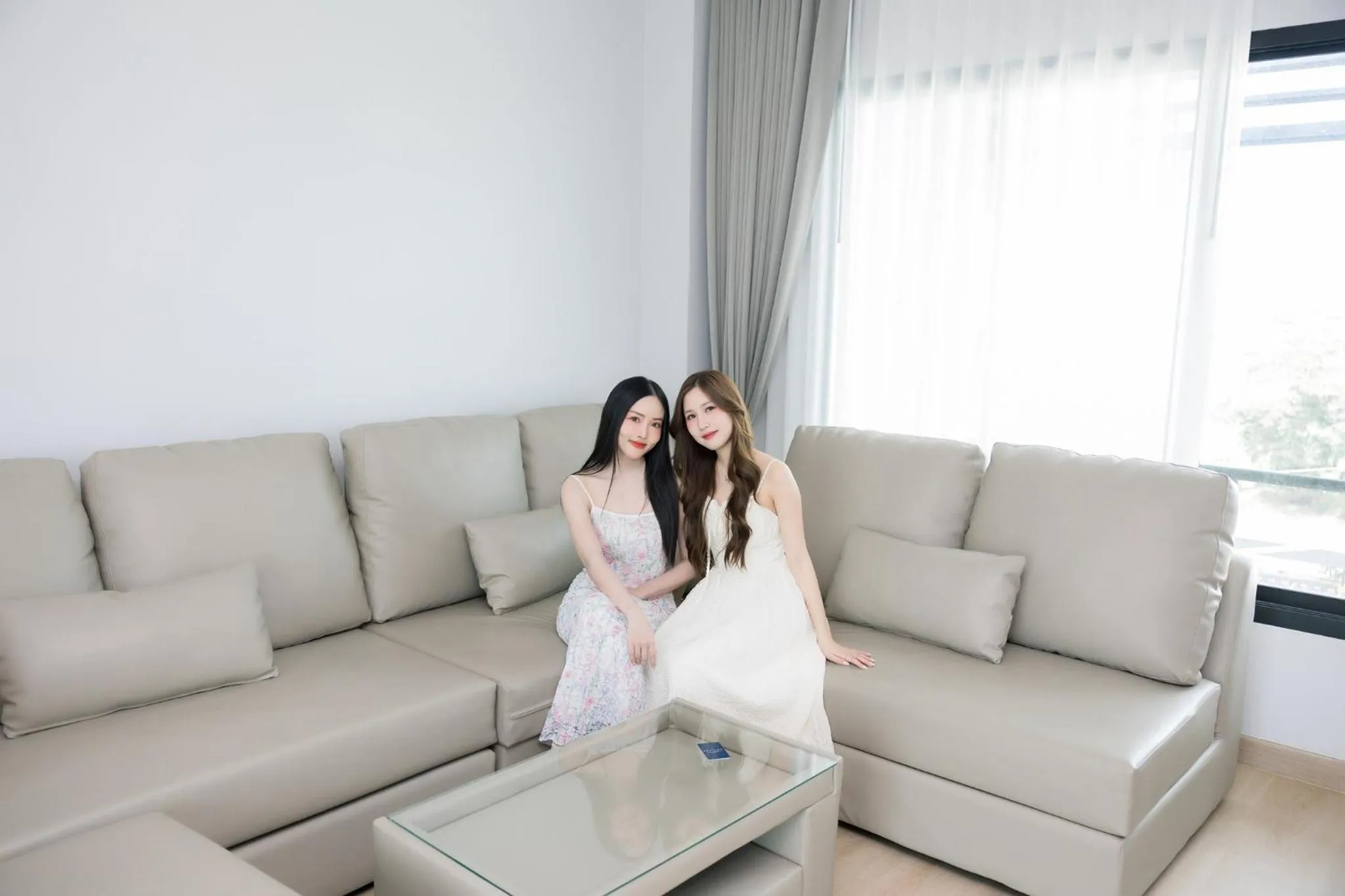 People in The Horizon Groove Hotel