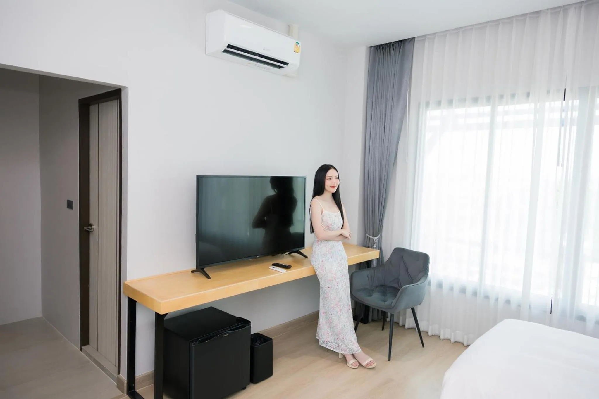 Communal lounge/ TV room in The Horizon Groove Hotel