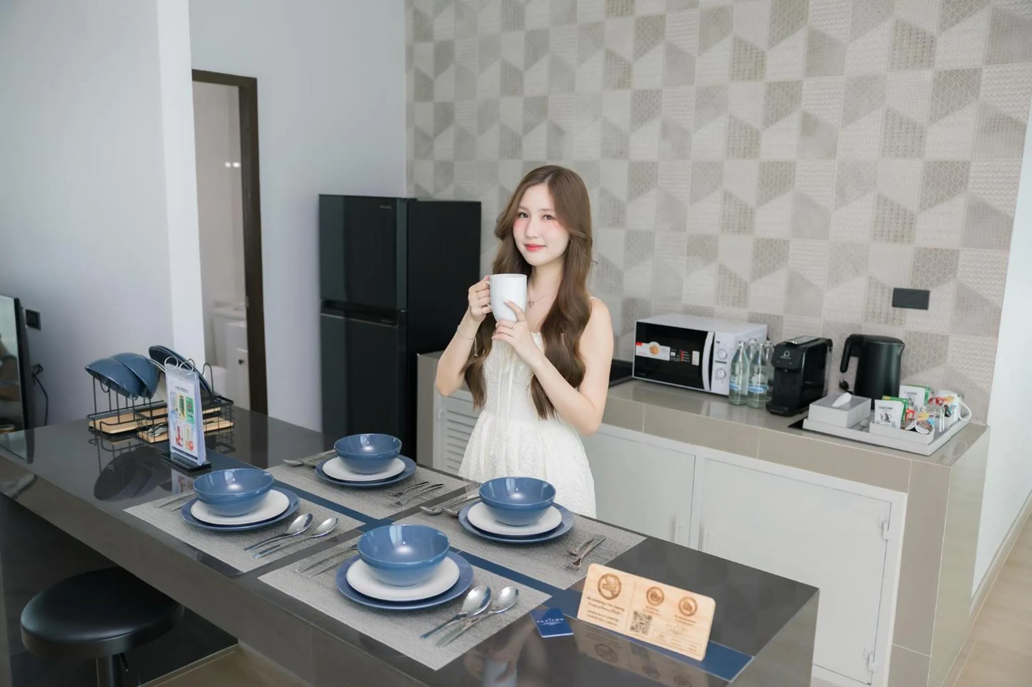 People in The Horizon Groove Hotel