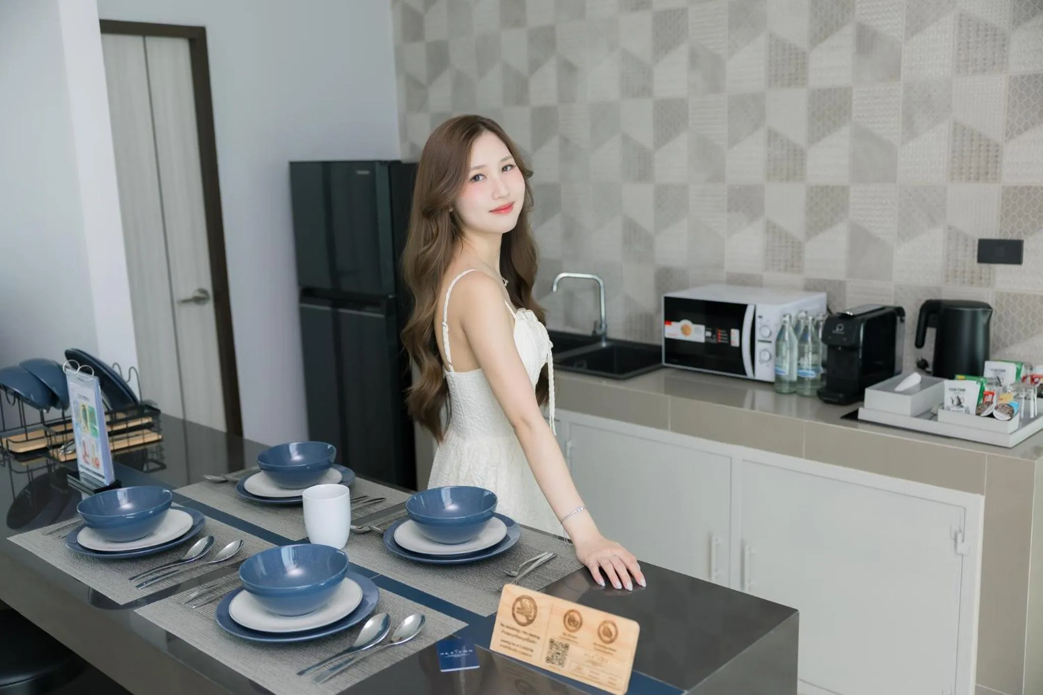 People in The Horizon Groove Hotel