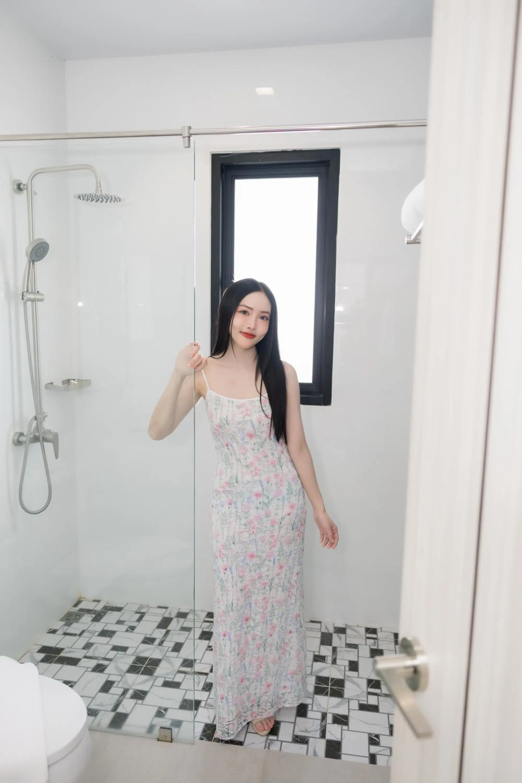 Shower in The Horizon Groove Hotel