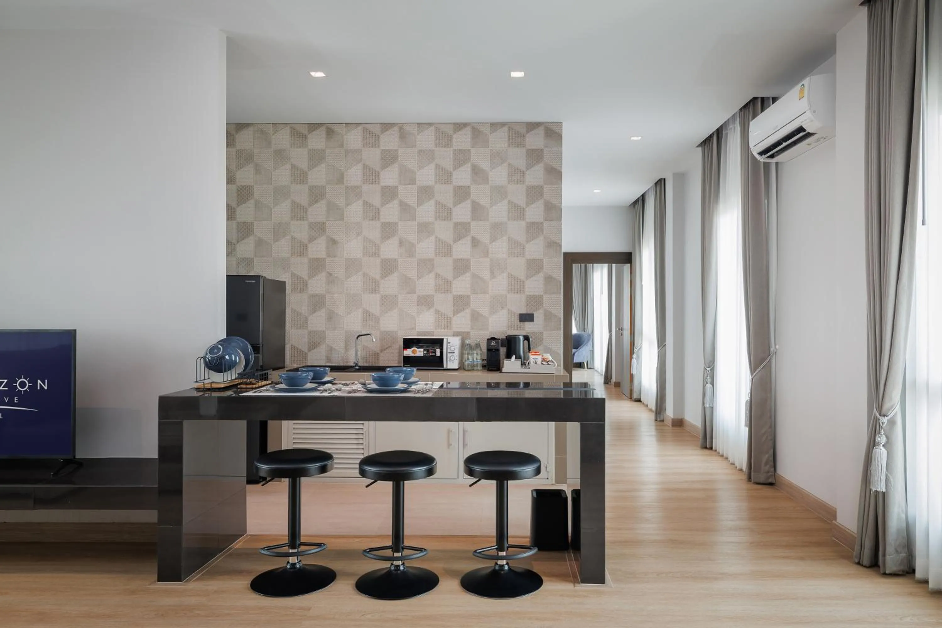 Coffee/tea facilities in The Horizon Groove Hotel