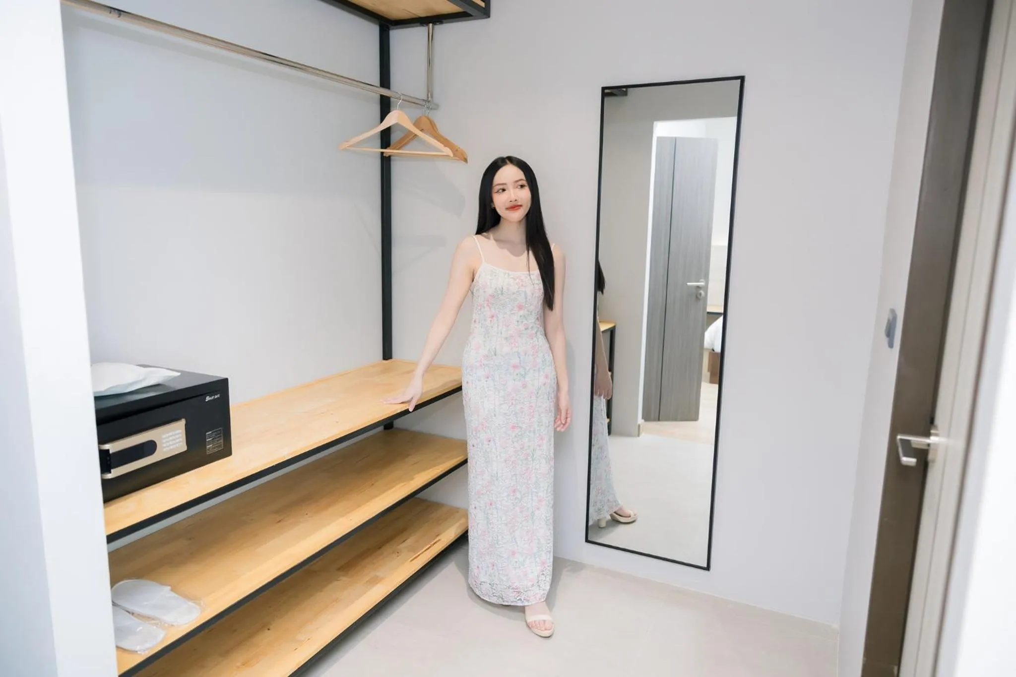 People in The Horizon Groove Hotel