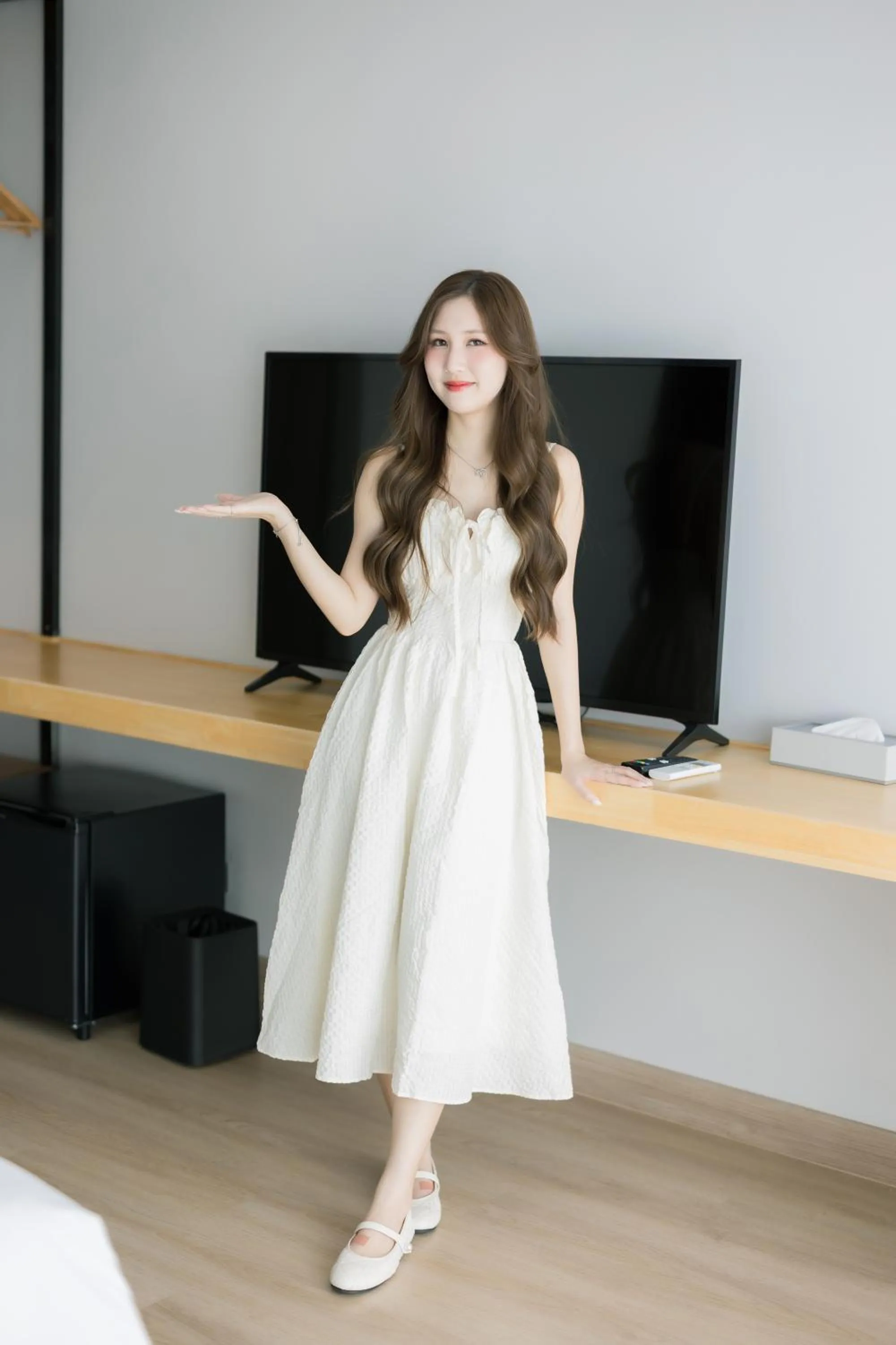 Communal lounge/ TV room in The Horizon Groove Hotel