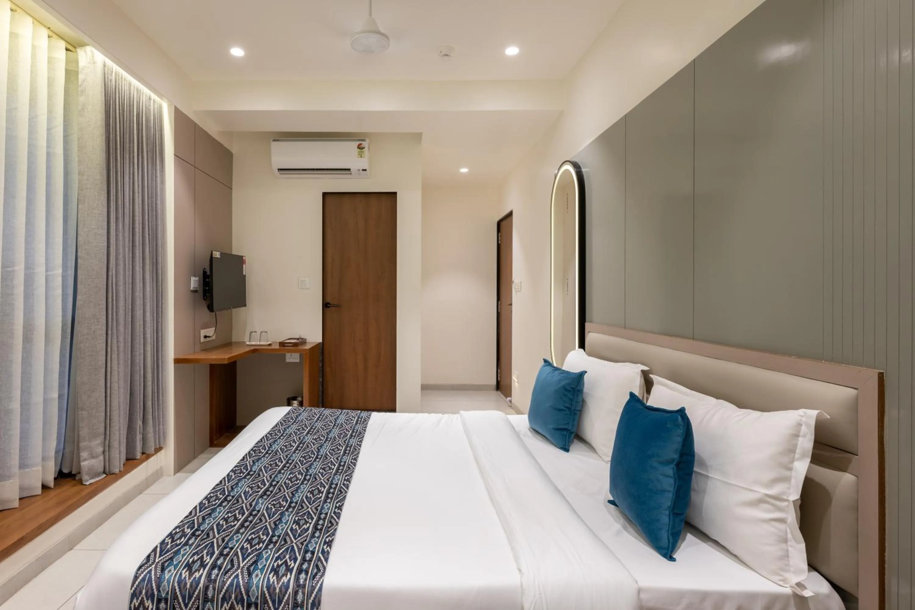 Bedroom, Bed in The Zuree Hotel