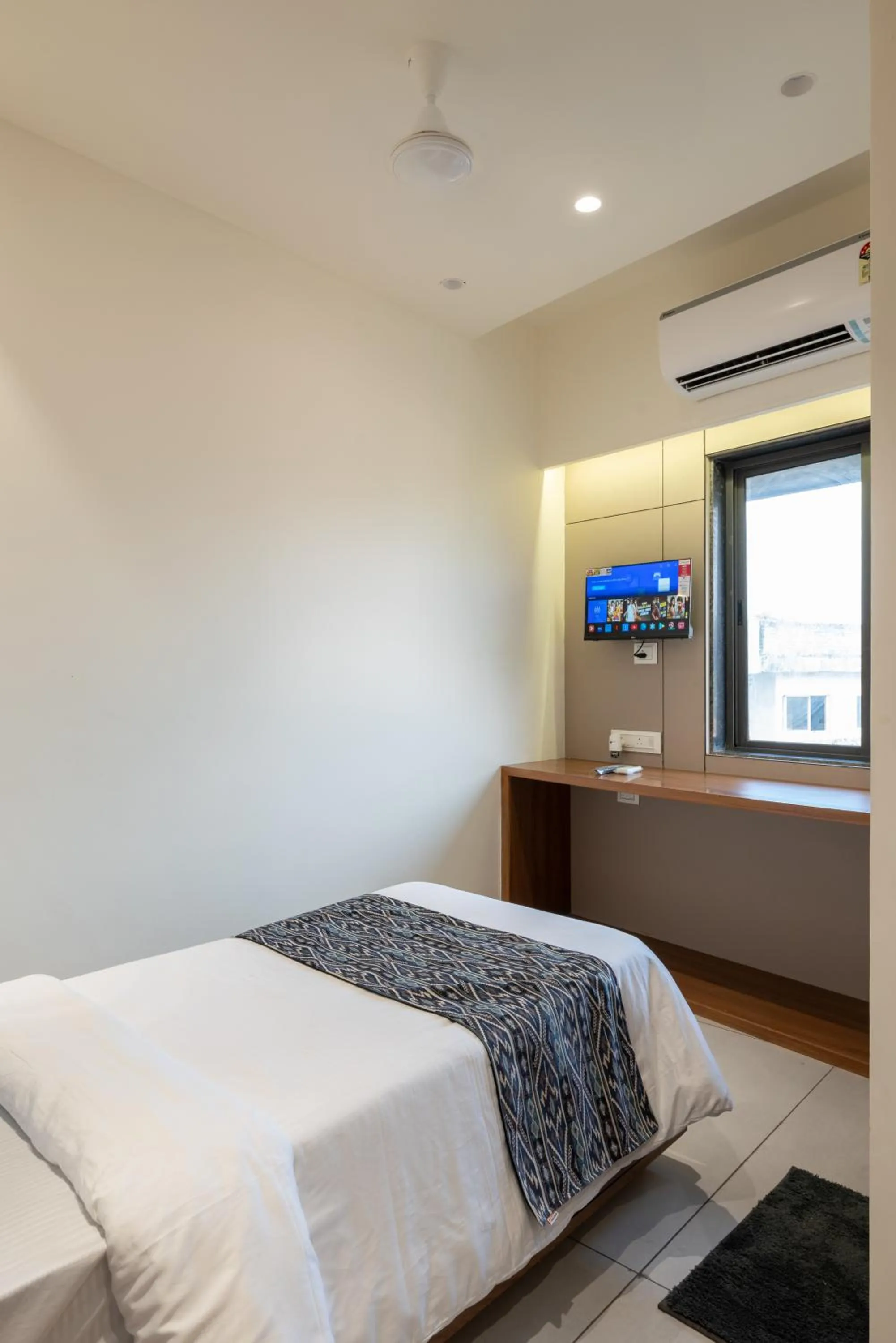 TV and multimedia, Bed in The Zuree Hotel