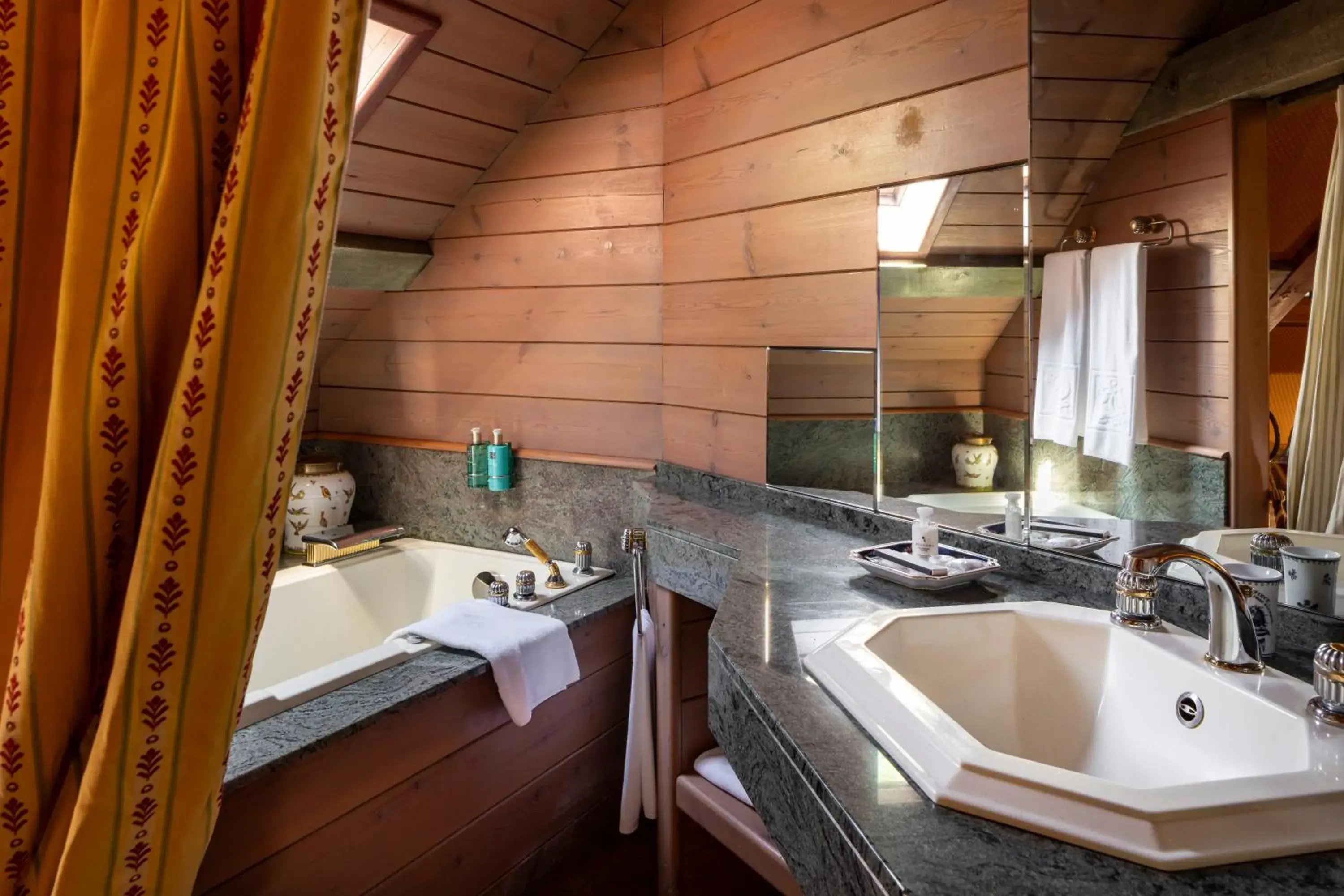 Deluxe Double Room with Bath - single occupancy in Château de Codignat Deluxe Double Room with Bath - single occupancy in Château de Codignat
