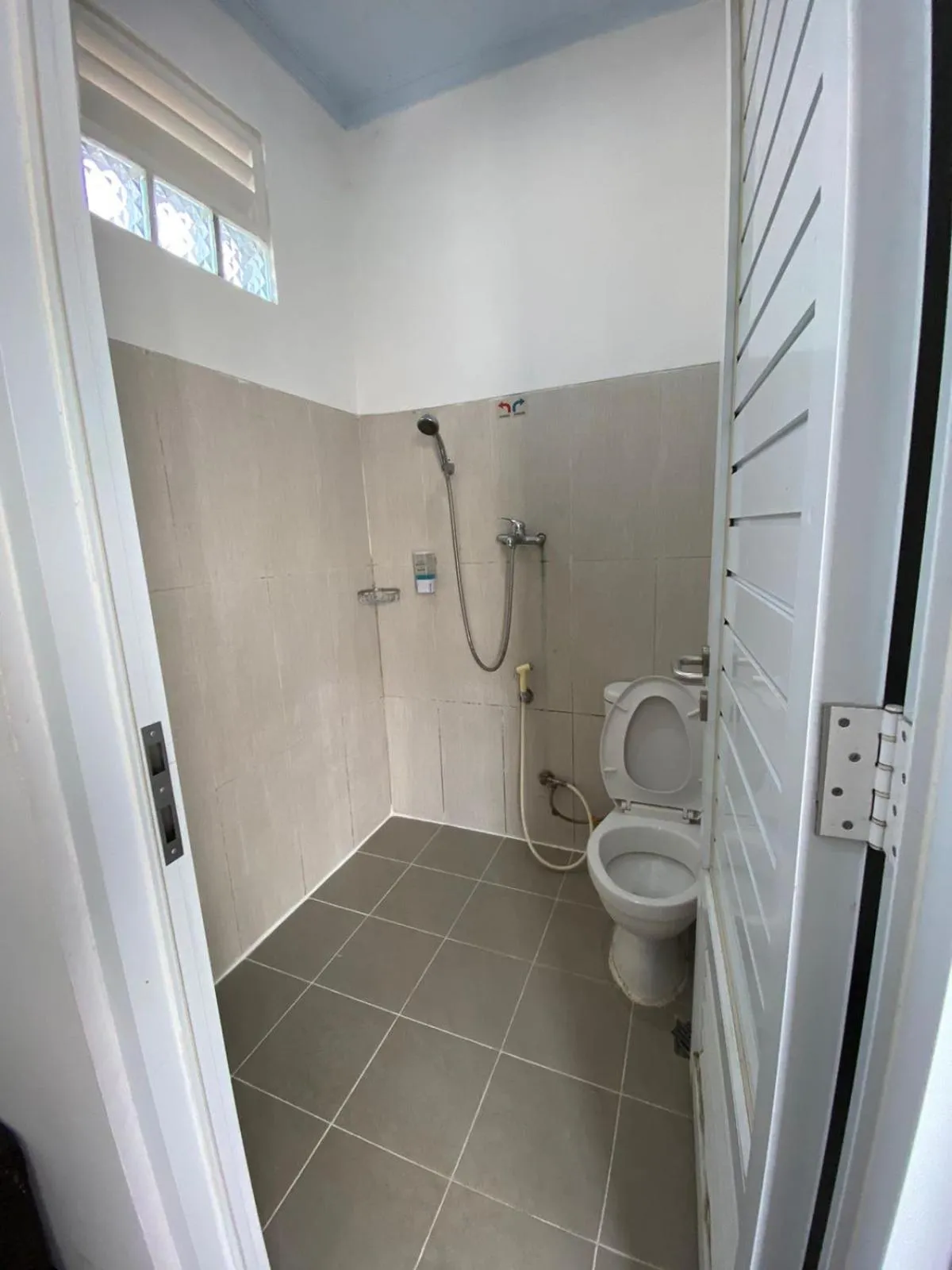 Shower in Si Jalak Guest House By ARBA