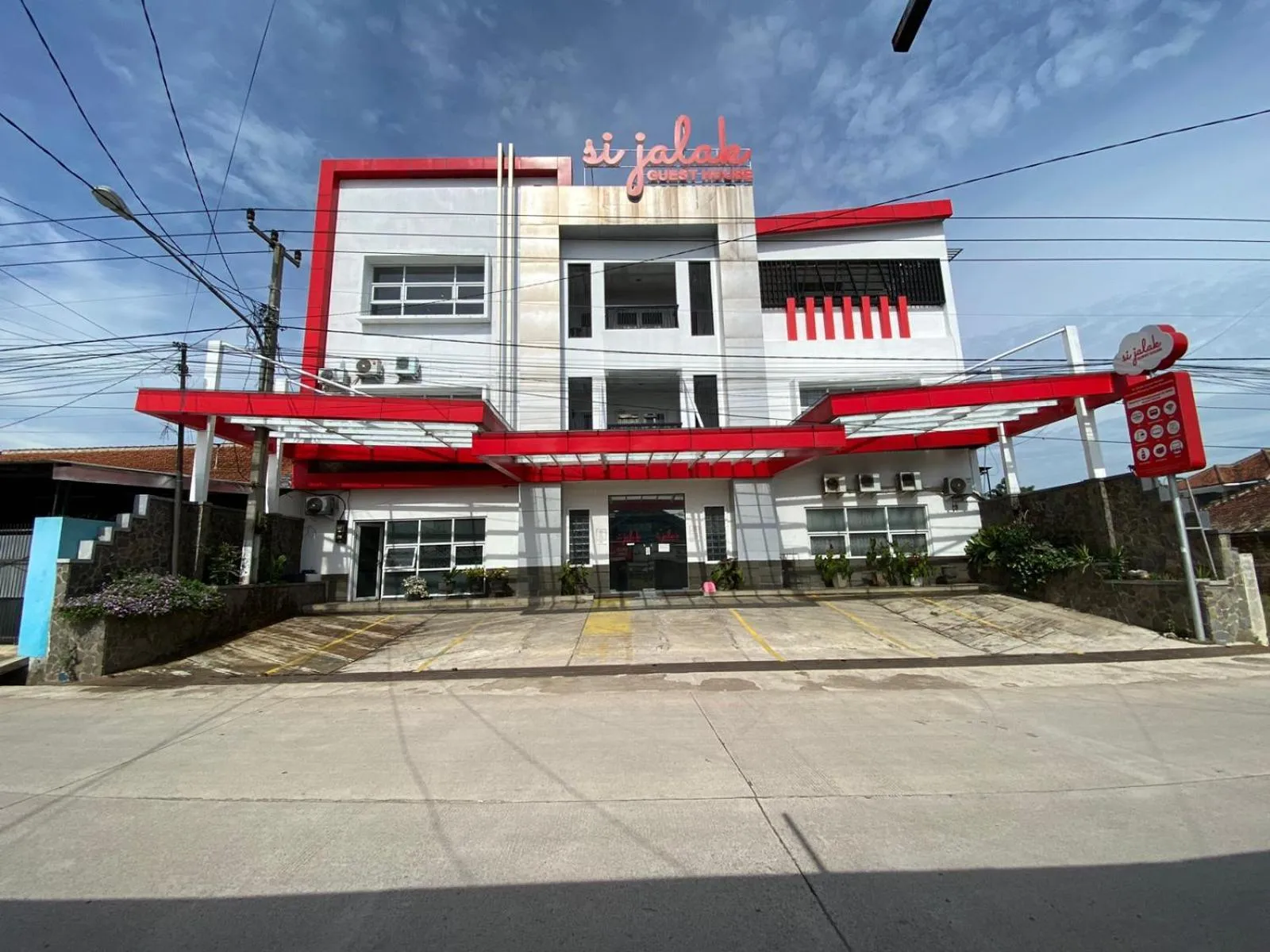 Property building in Si Jalak Guest House By ARBA