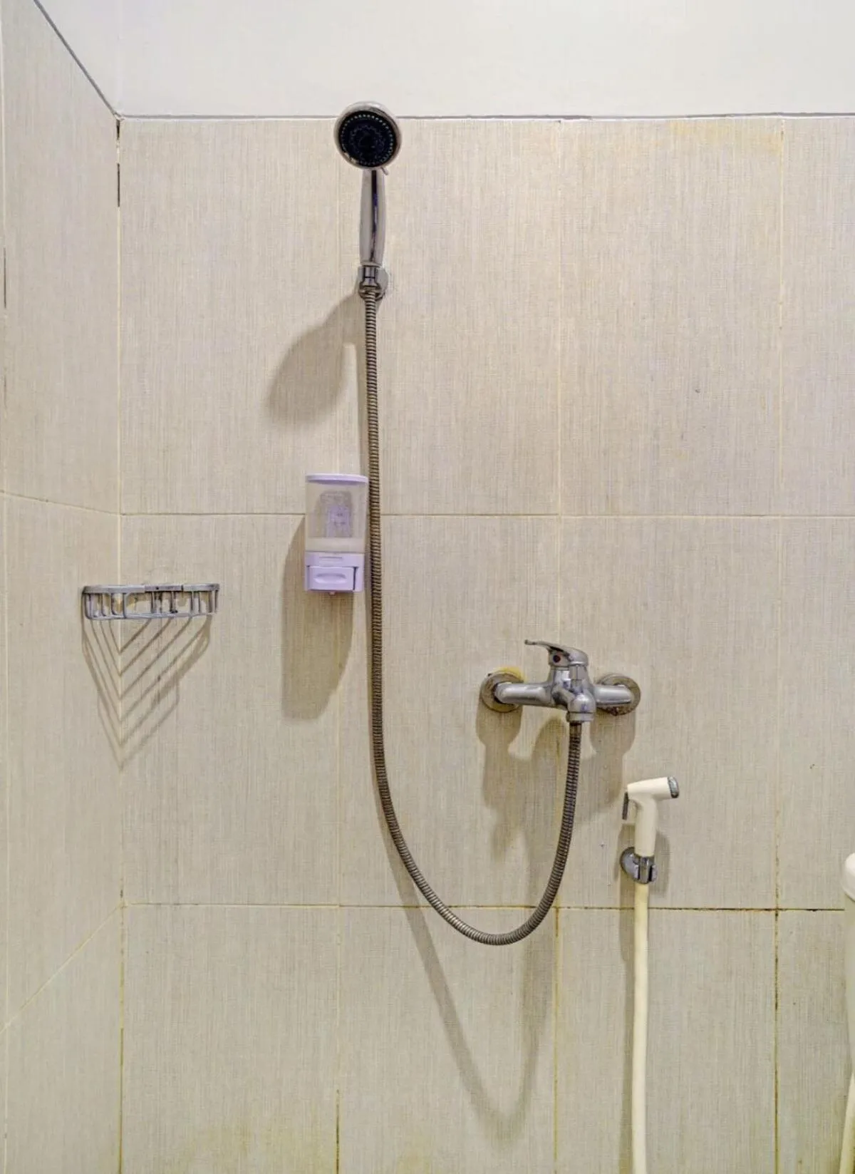 Shower in Si Jalak Guest House By ARBA