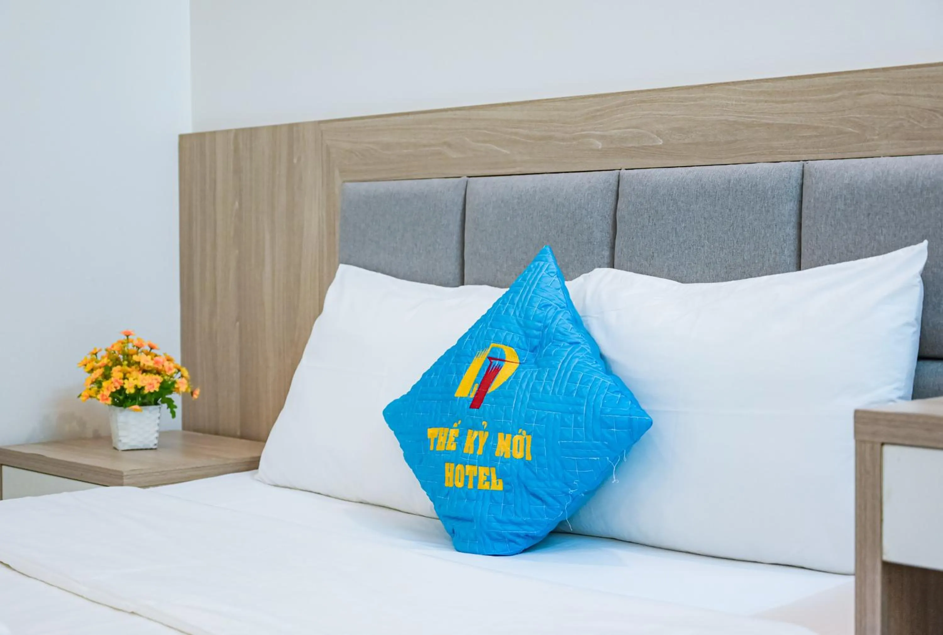 Photo of the whole room, Bed in Khách sạn Thế Kỷ Mới