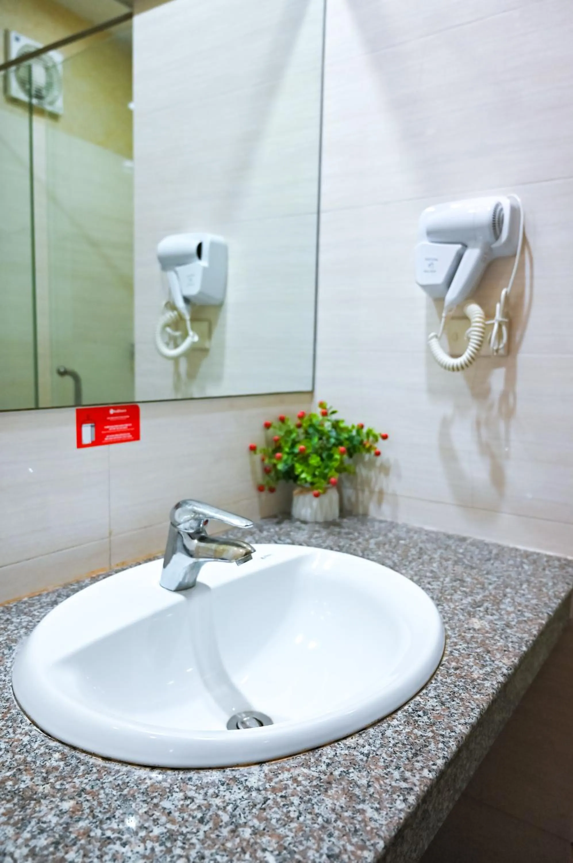 bidet in Khách sạn Thế Kỷ Mới