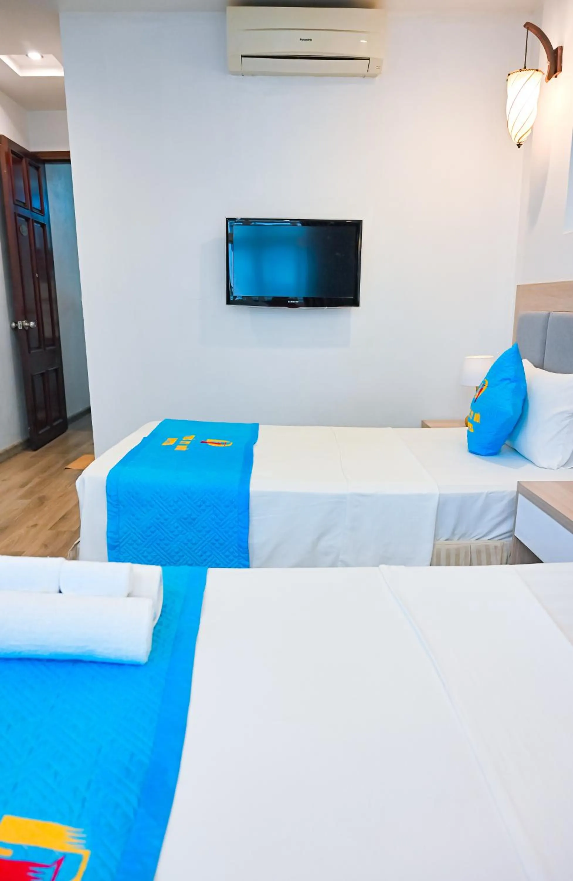 Photo of the whole room, Bed in Khách sạn Thế Kỷ Mới