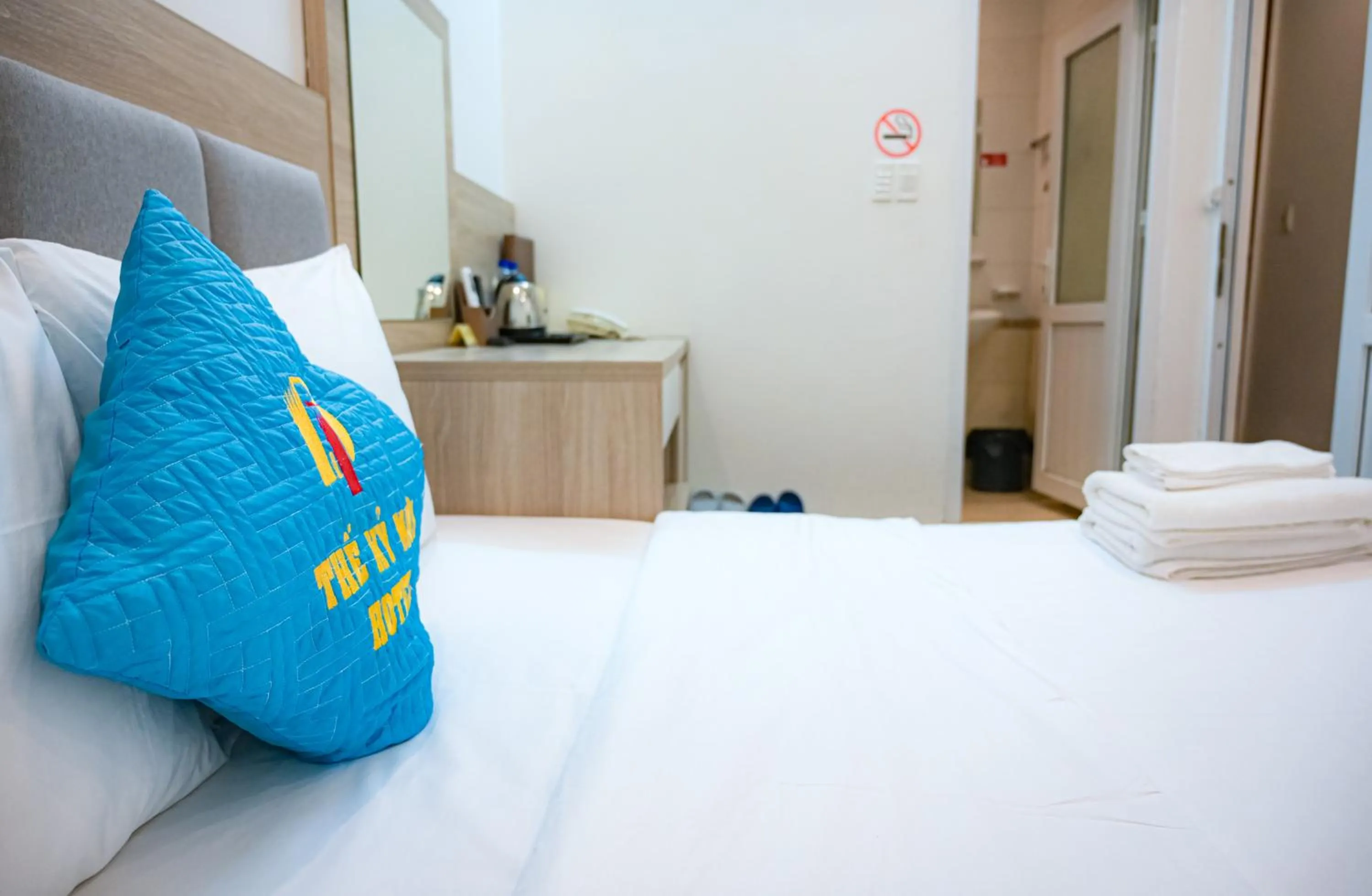 Photo of the whole room, Bed in Khách sạn Thế Kỷ Mới