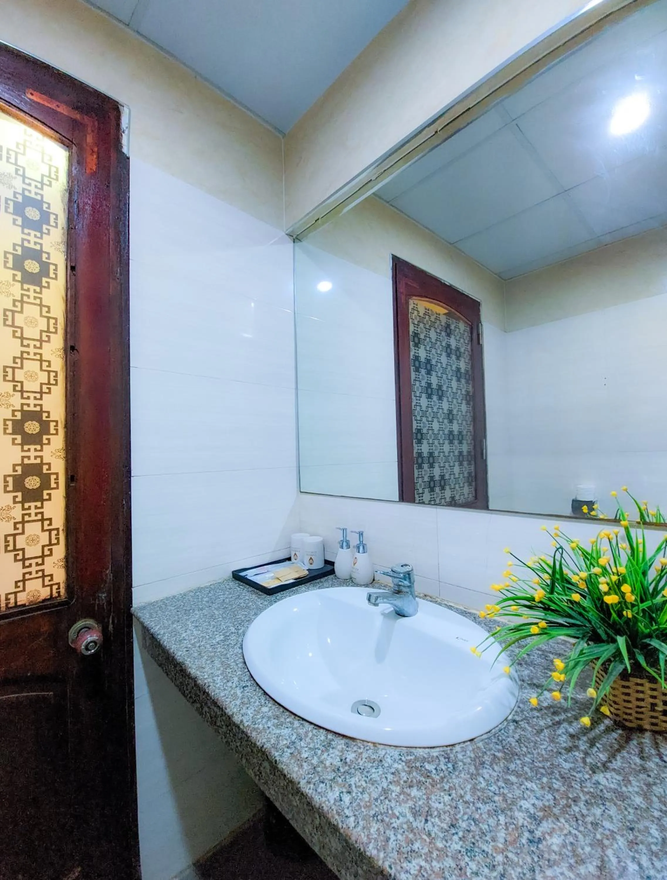 Bathroom in Khách sạn Thế Kỷ Mới