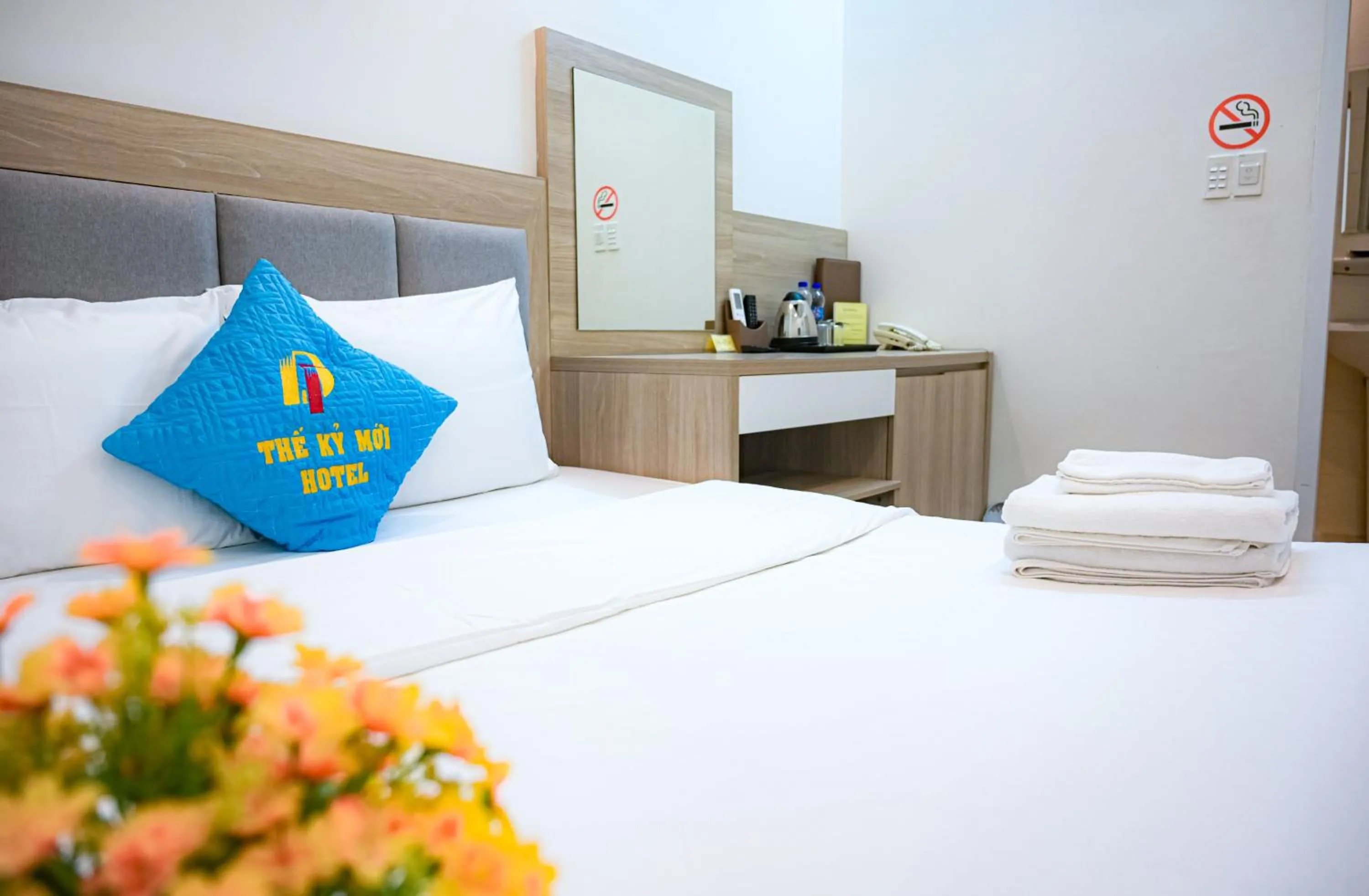 Photo of the whole room, Bed in Khách sạn Thế Kỷ Mới