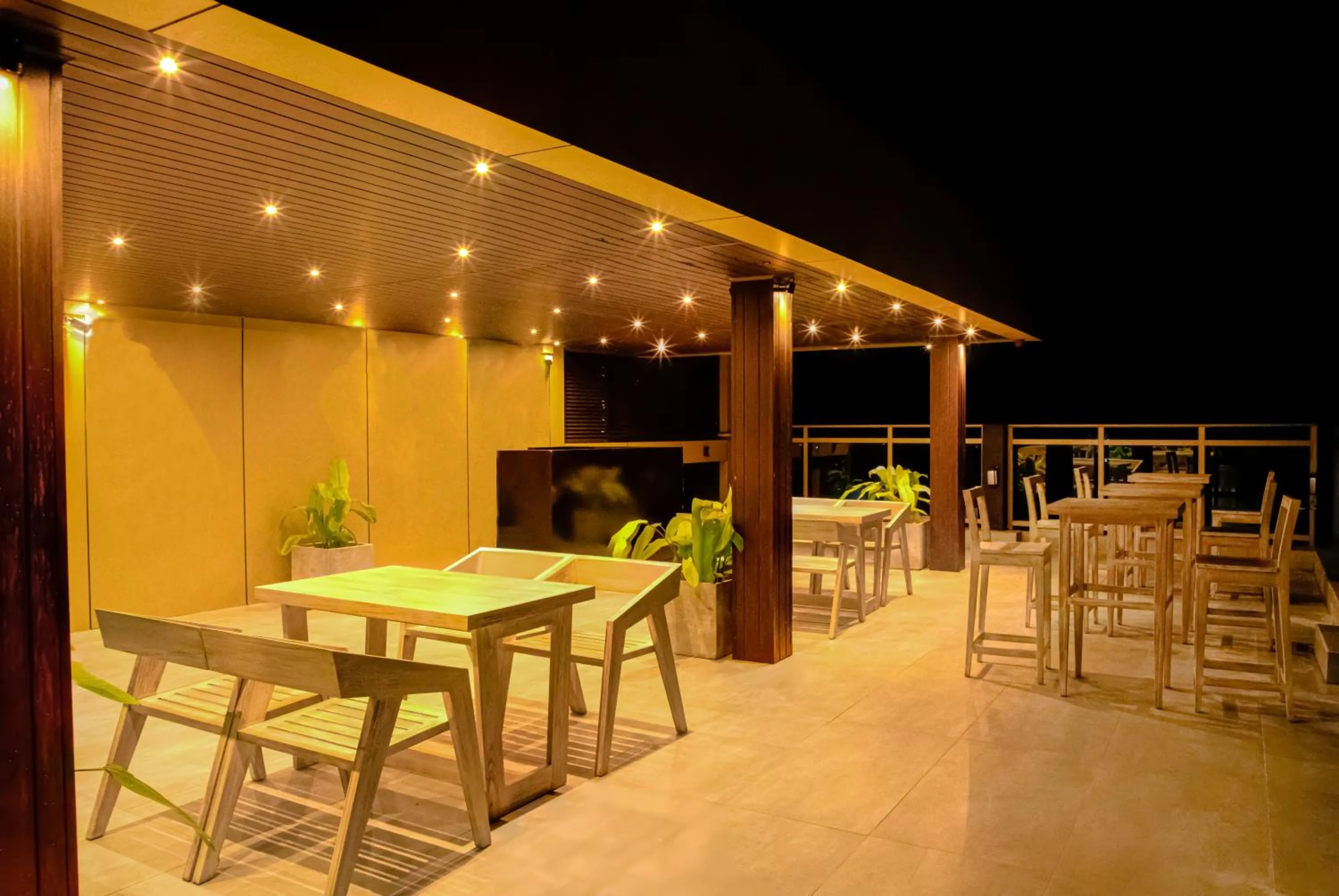 Restaurant/places to eat in Ravo Hotel