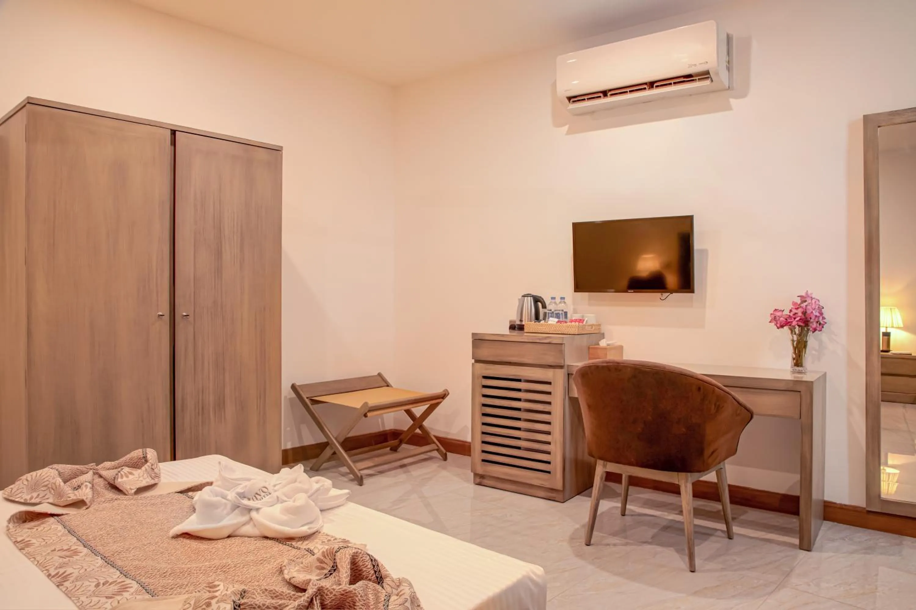 Photo of the whole room, Bed in Ravo Hotel