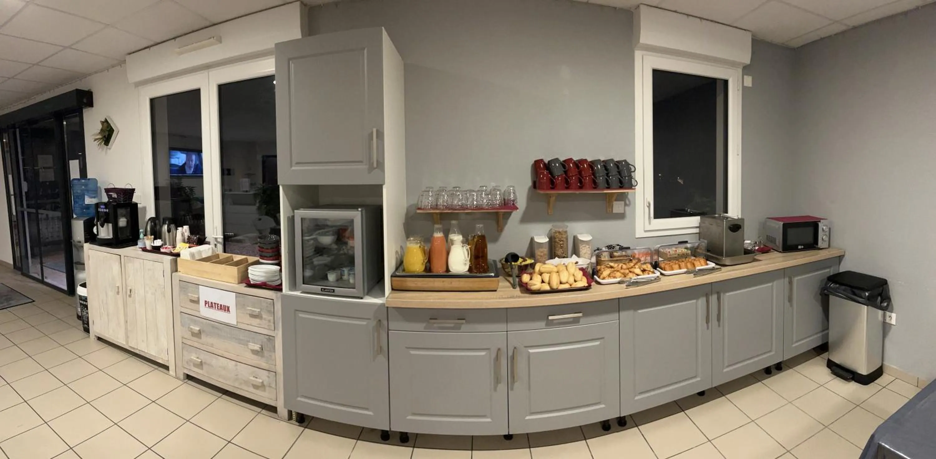 Buffet breakfast in Zenao Appart'Hotel