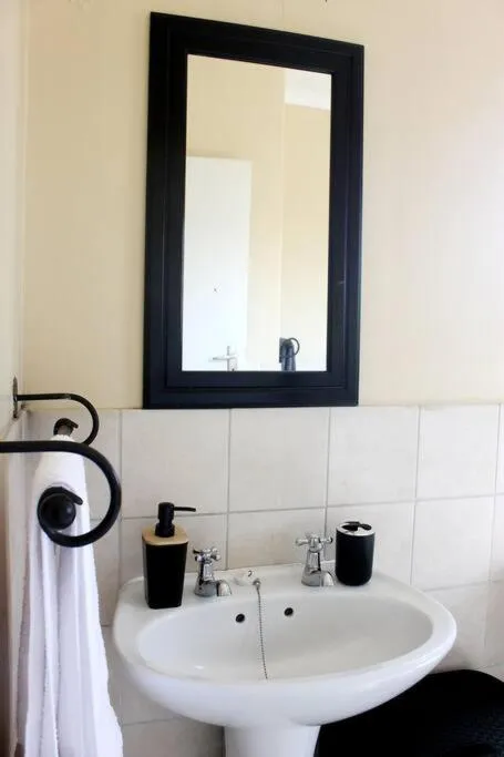 cozy 3 bed Duplex ,sleeps 6 with double bathroom