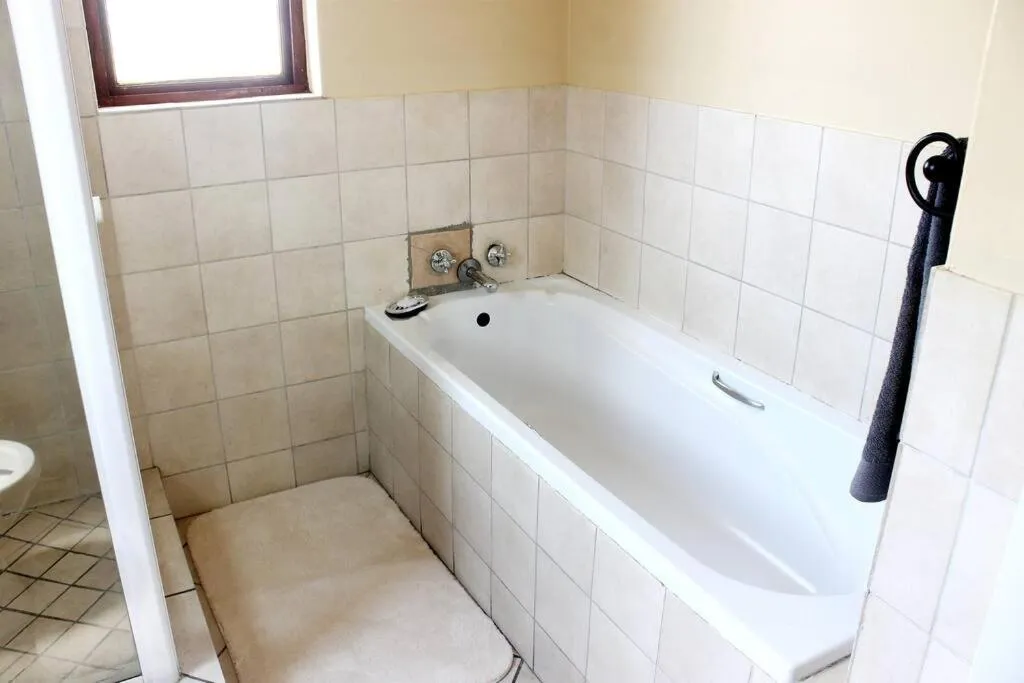 cozy 3 bed Duplex ,sleeps 6 with double bathroom