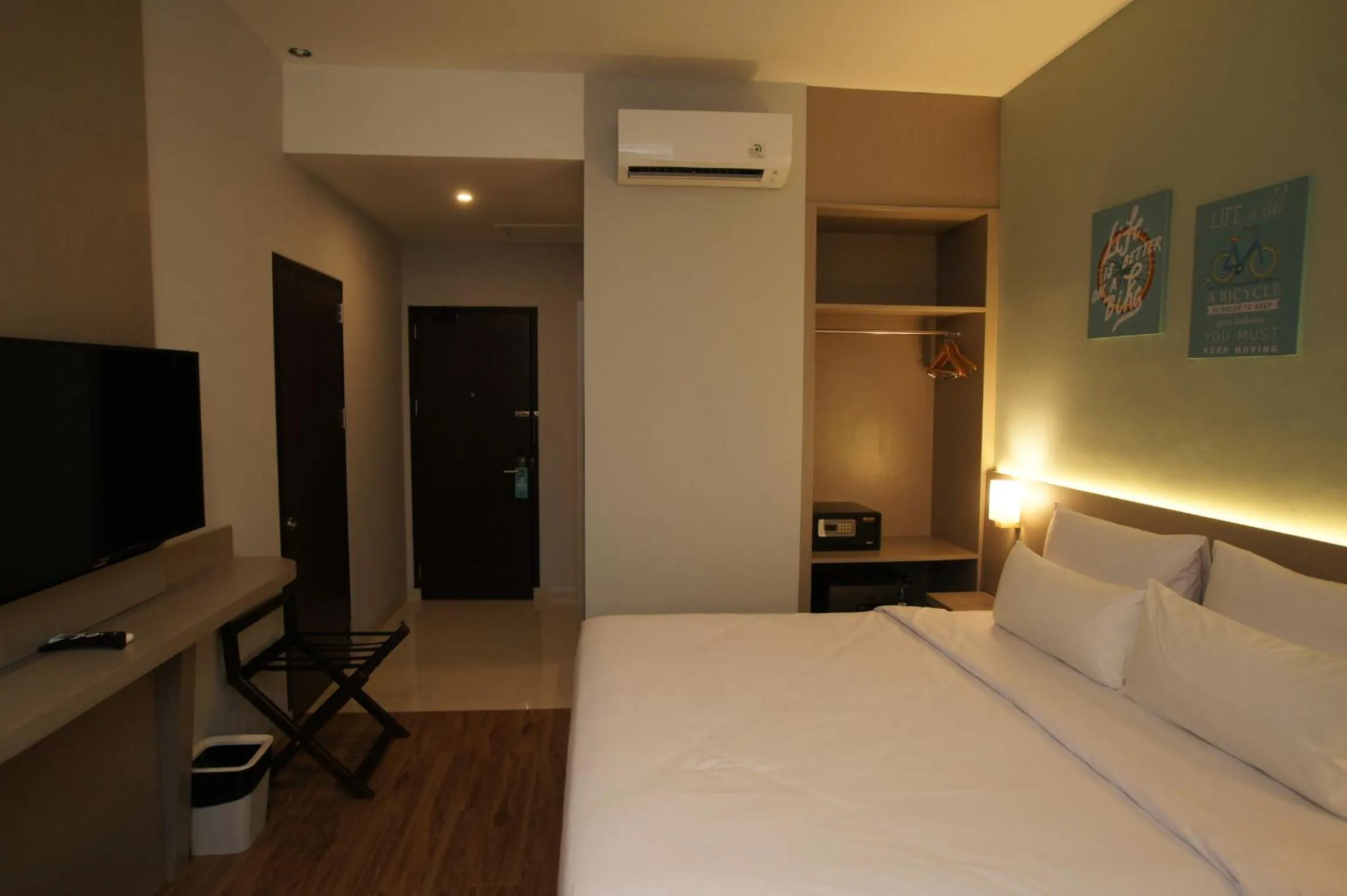 Bed in Hexton Hotel Lampung by Amazing