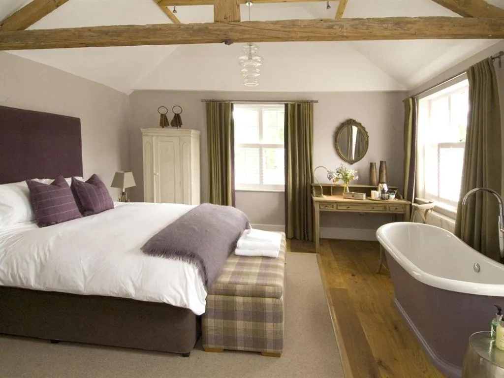Bedroom, Bed in The Percy Arms