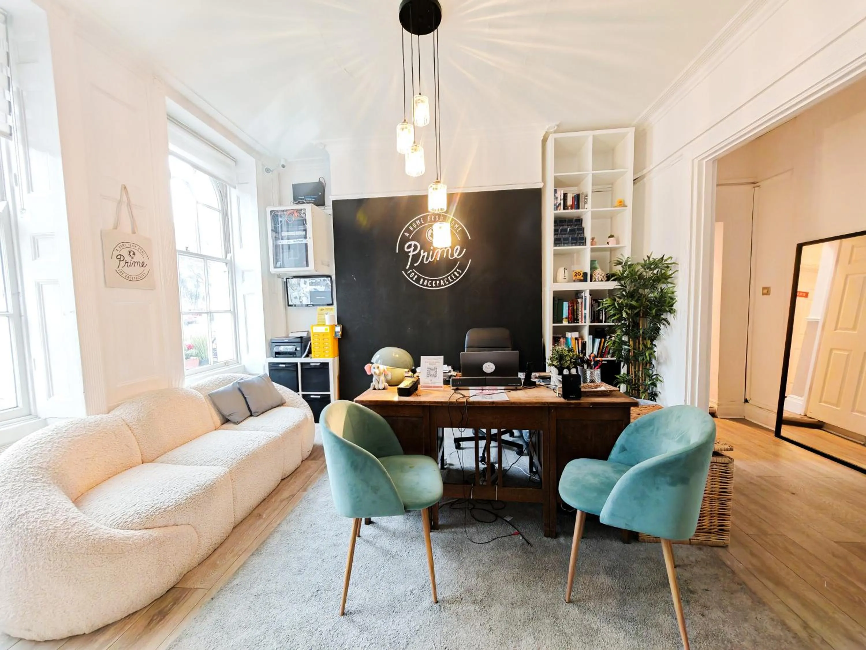 Lobby or reception in Prime Backpackers Angel