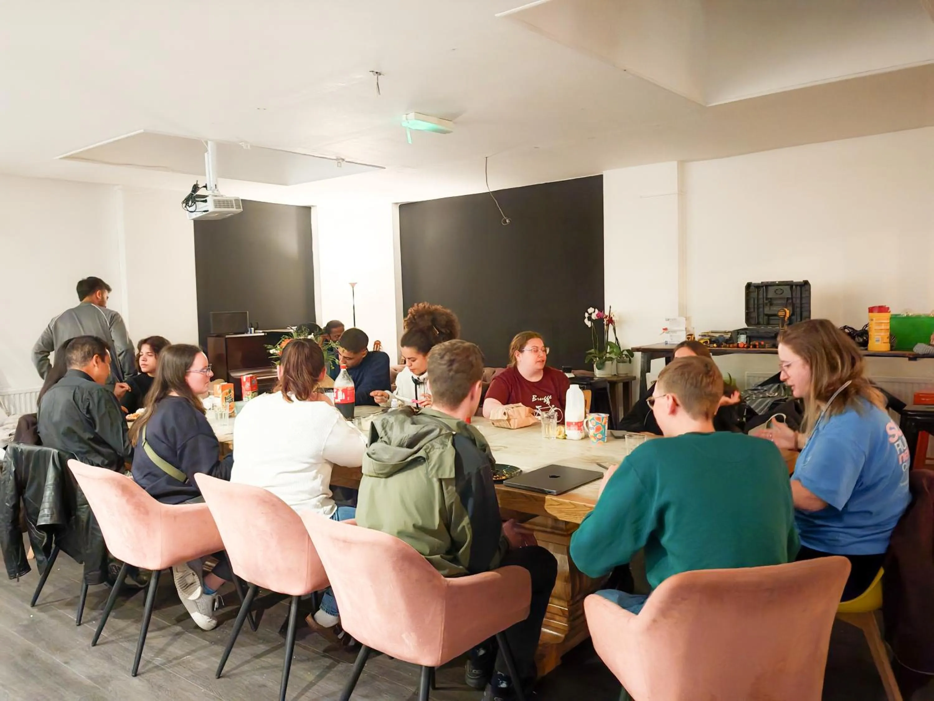 Restaurant/places to eat in Prime Backpackers Angel