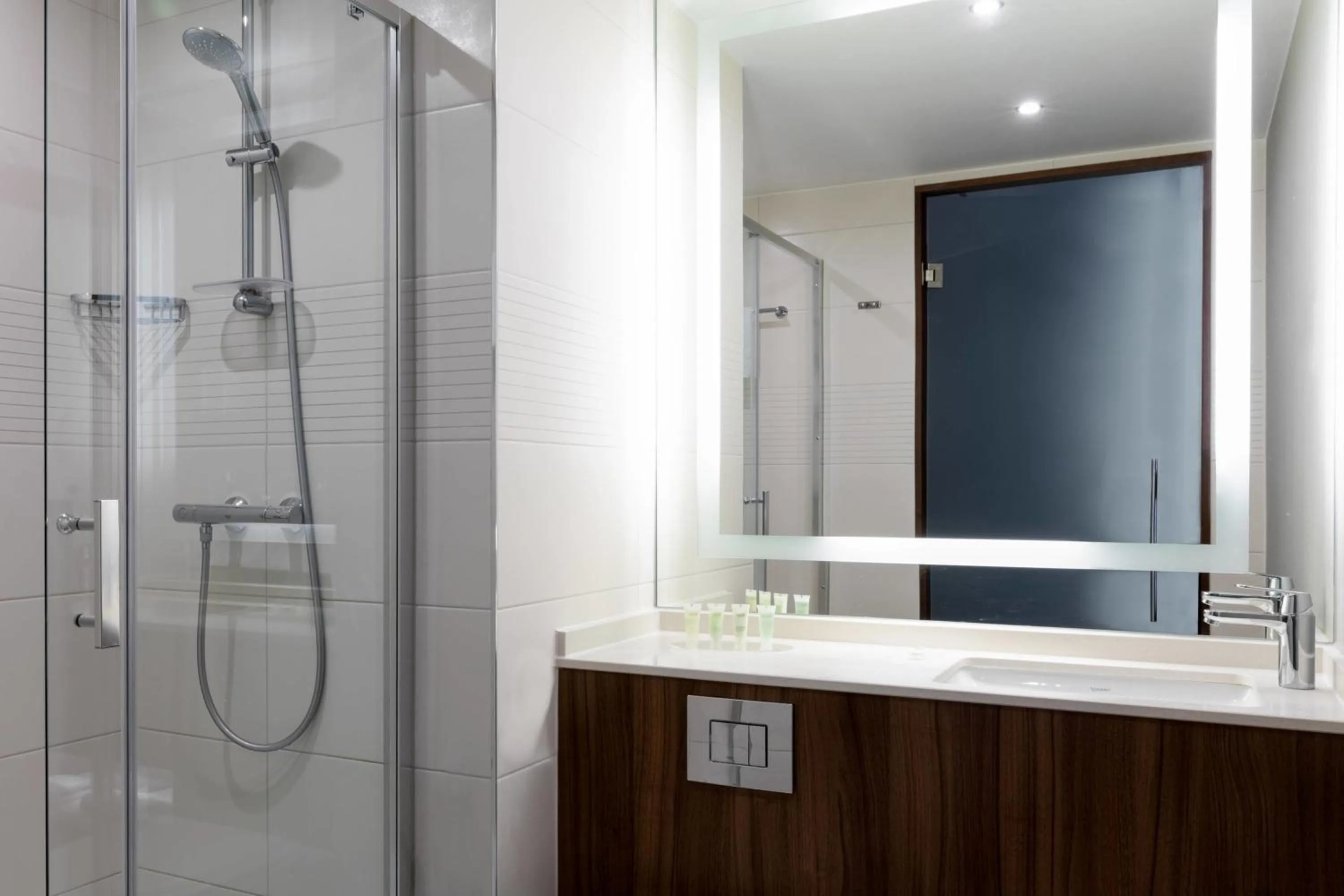 Bathroom in Courtyard by Marriott Amsterdam Arena Atlas