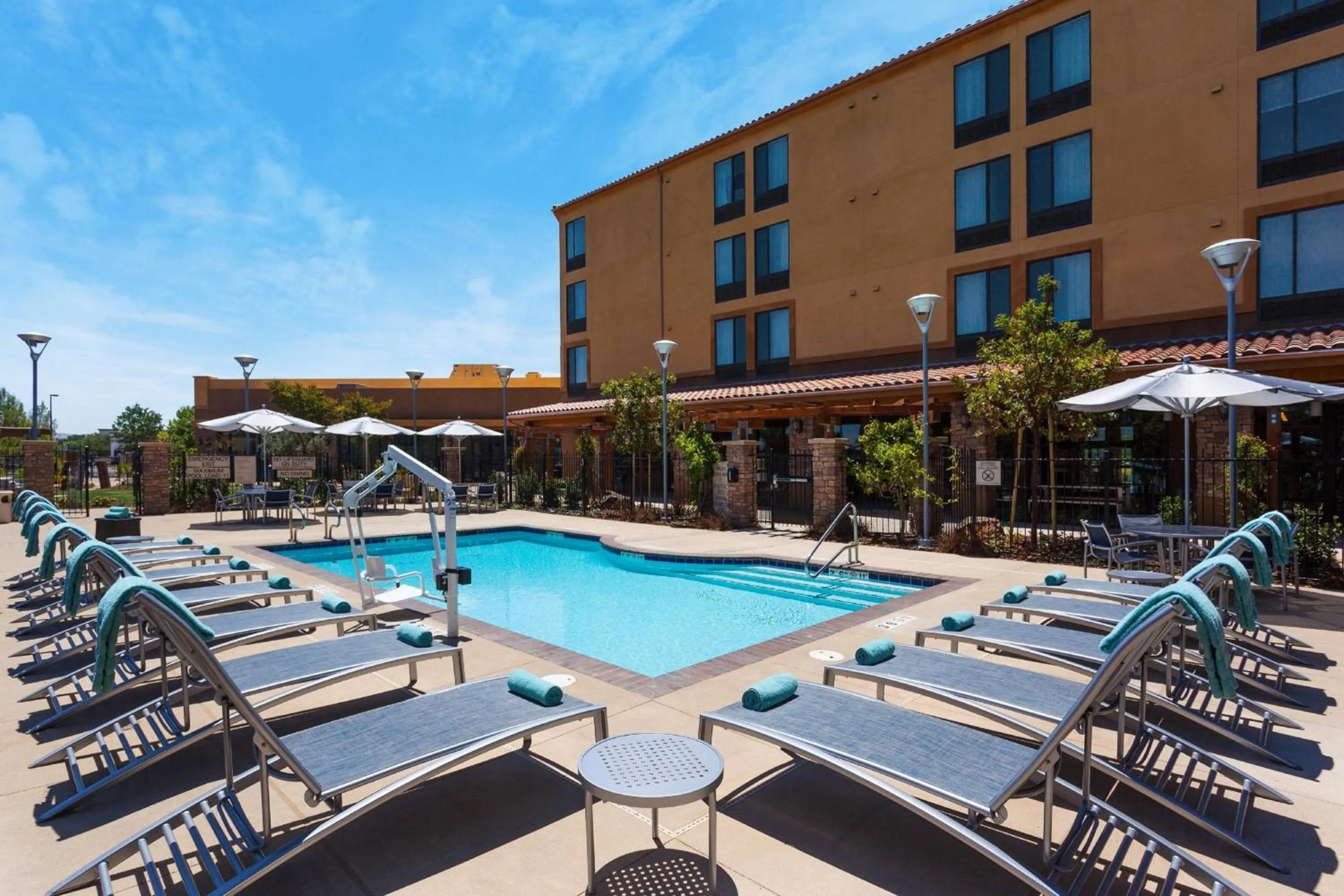 Swimming pool in SpringHill Suites by Marriott Paso Robles Atascadero