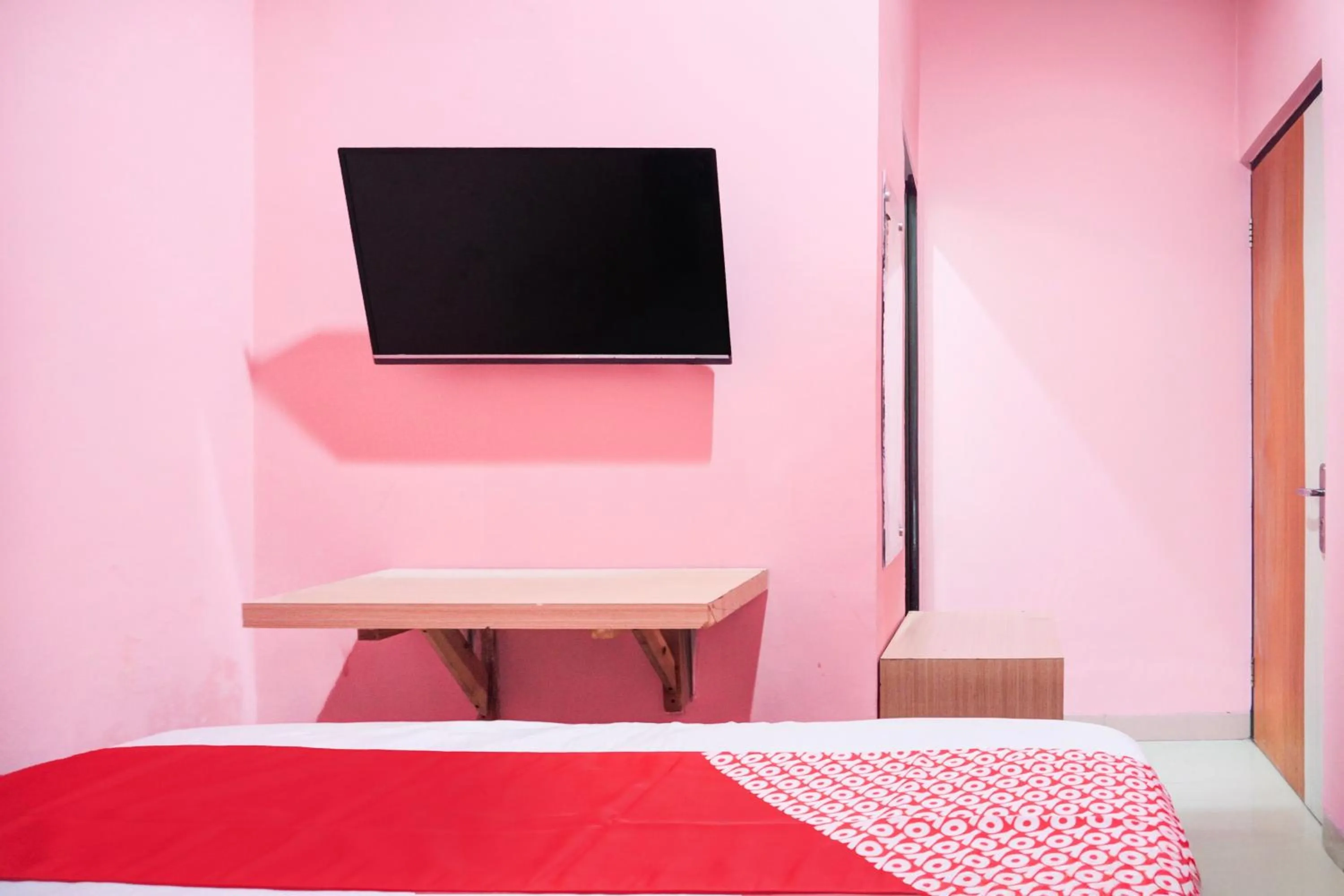 Bedroom, Bed in Hotel O Ilir Timur I Near Rsud Siti Fatimah Az-Zahra Formerly Lumendiva Suite