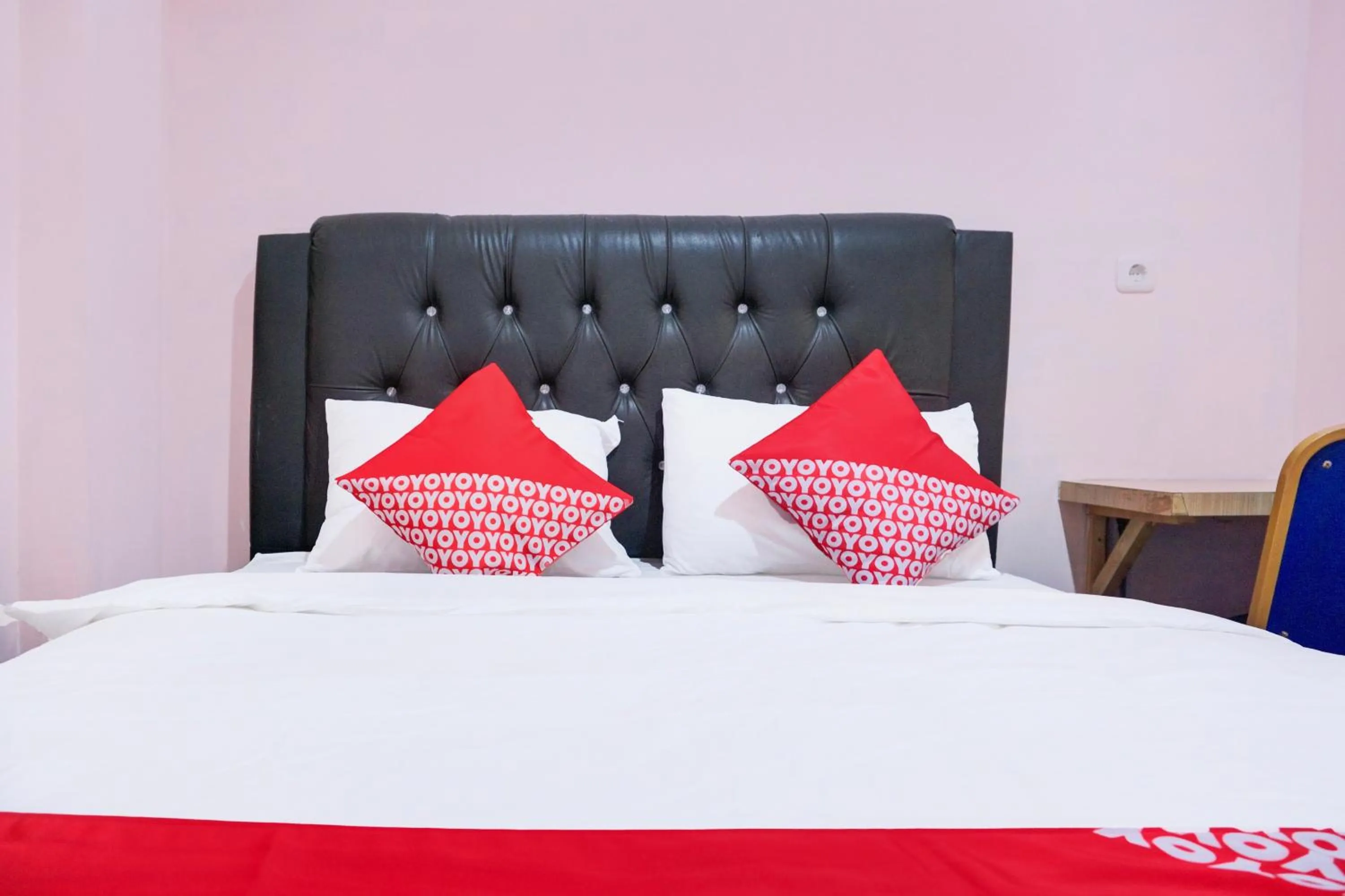 Bedroom, Bed in Hotel O Ilir Timur I Near Rsud Siti Fatimah Az-Zahra Formerly Lumendiva Suite