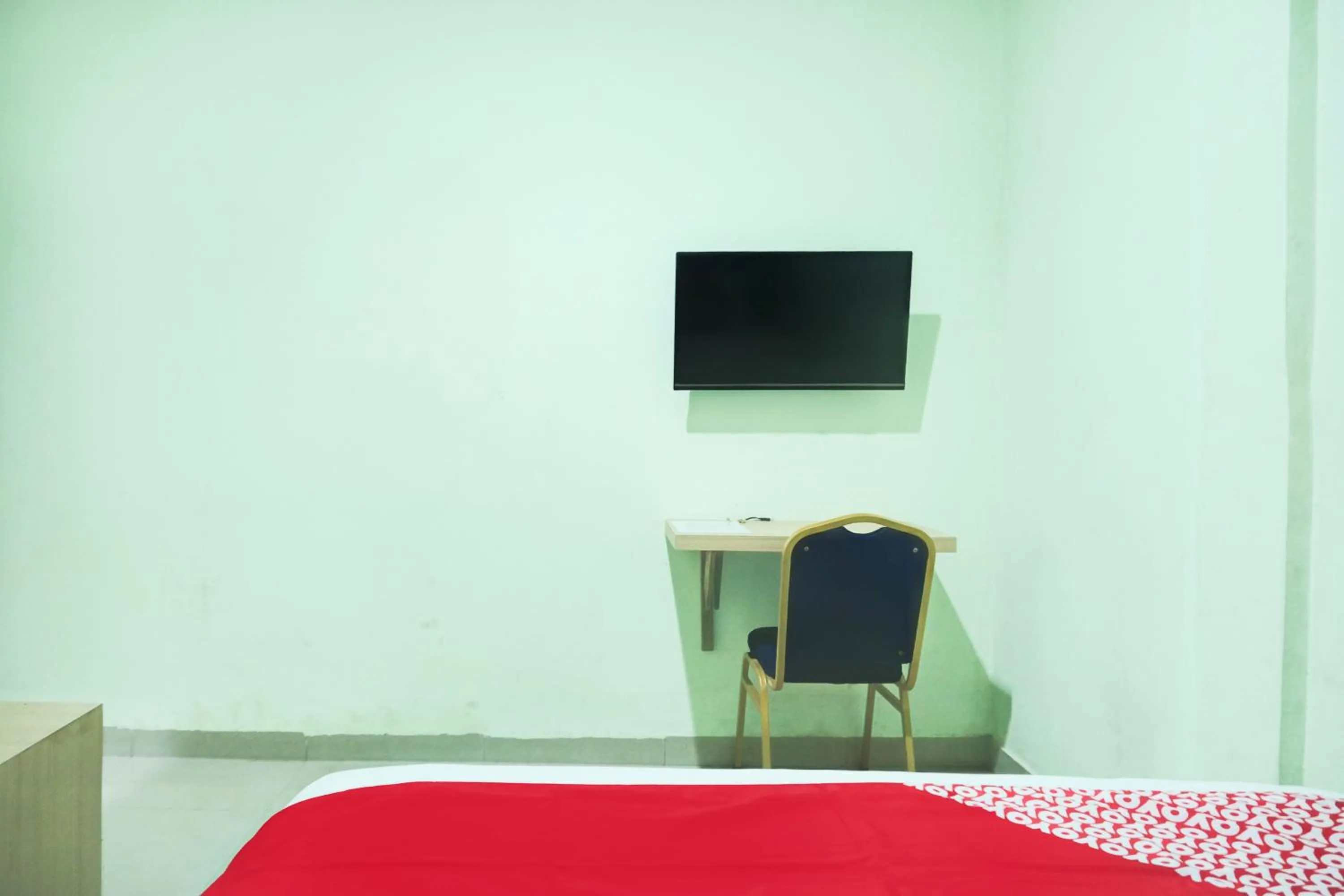 Bedroom, Bed in Hotel O Ilir Timur I Near Rsud Siti Fatimah Az-Zahra Formerly Lumendiva Suite