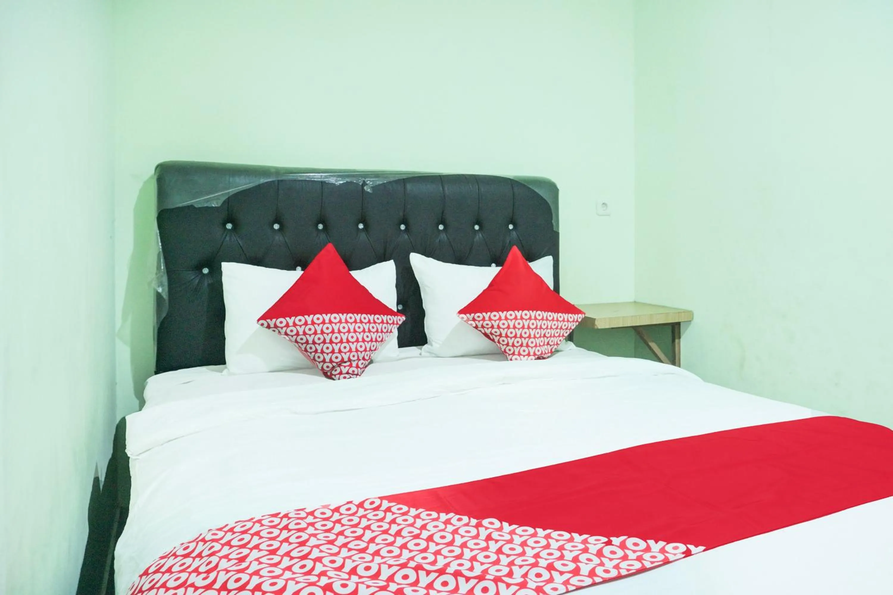 Bedroom, Bed in Hotel O Ilir Timur I Near Rsud Siti Fatimah Az-Zahra Formerly Lumendiva Suite