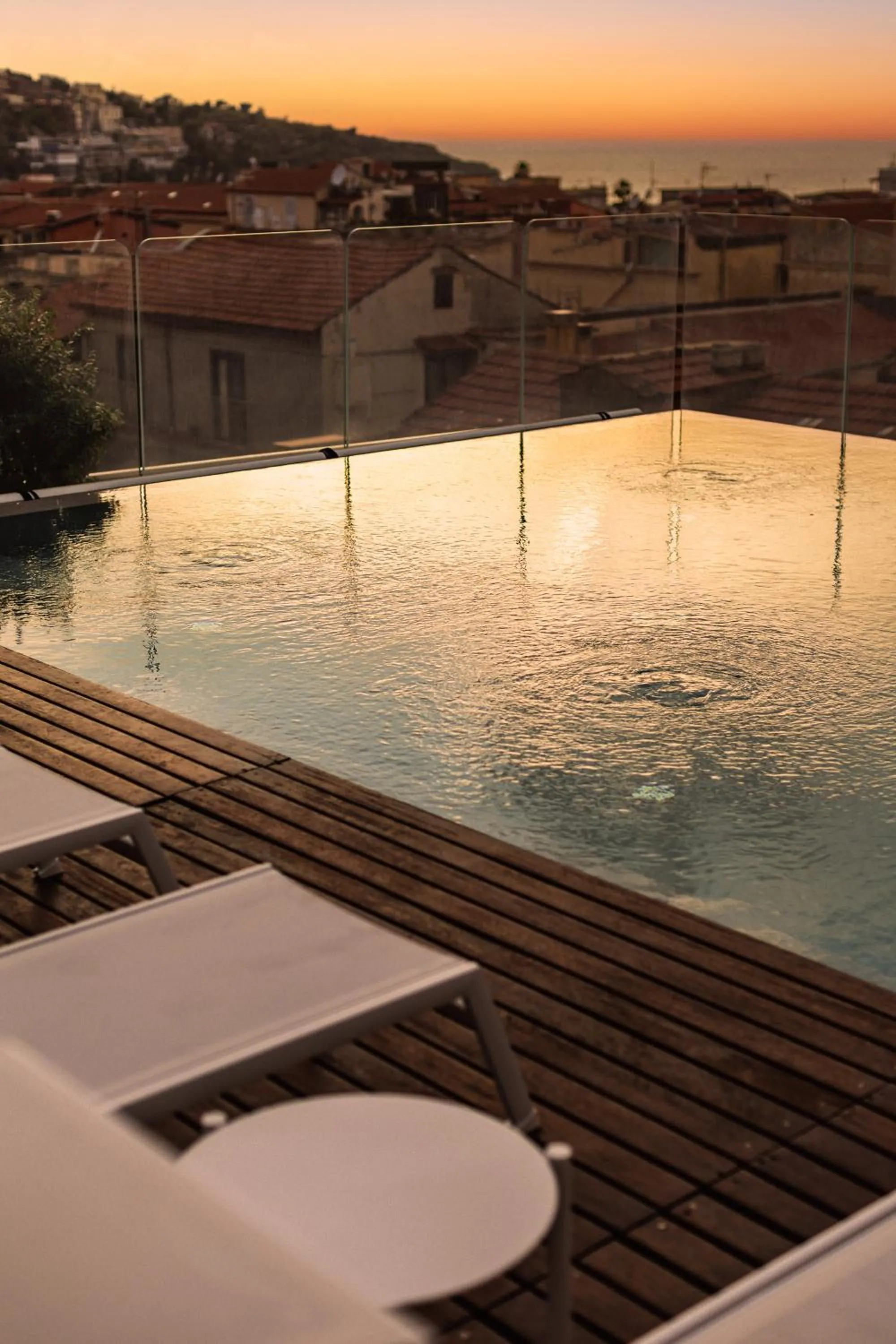 Swimming pool in Hotel Plaza