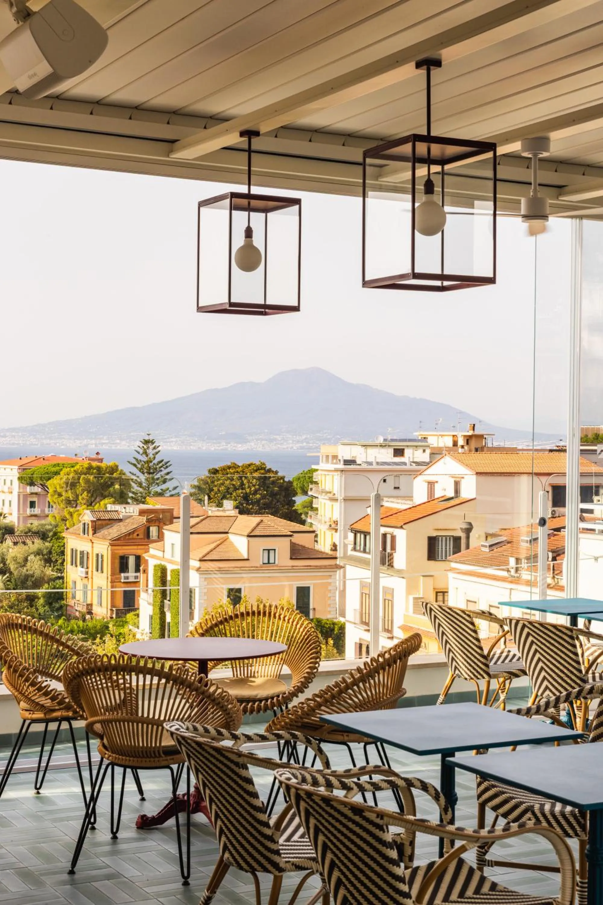 Restaurant/places to eat in Hotel Plaza