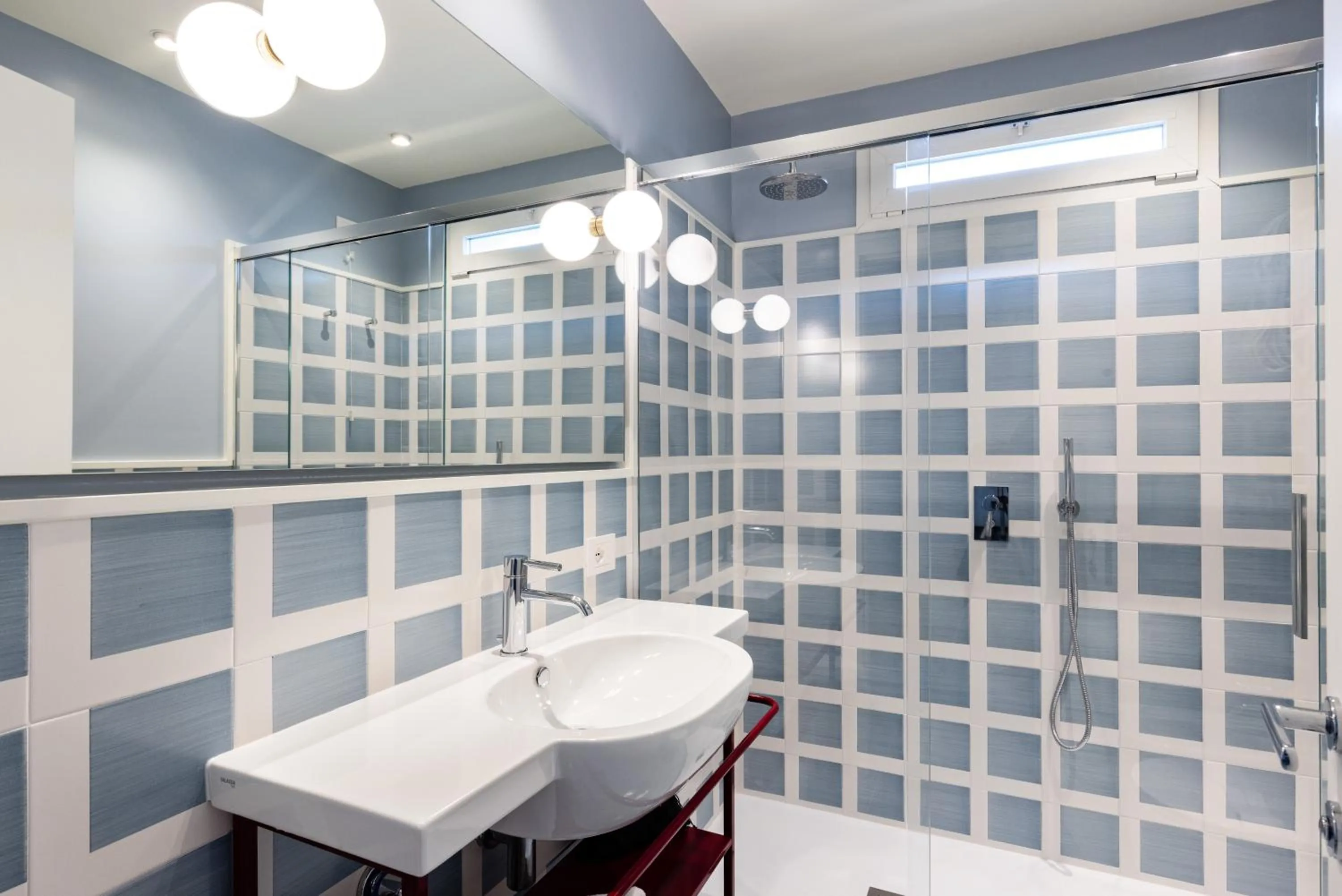 Shower in Hotel Plaza