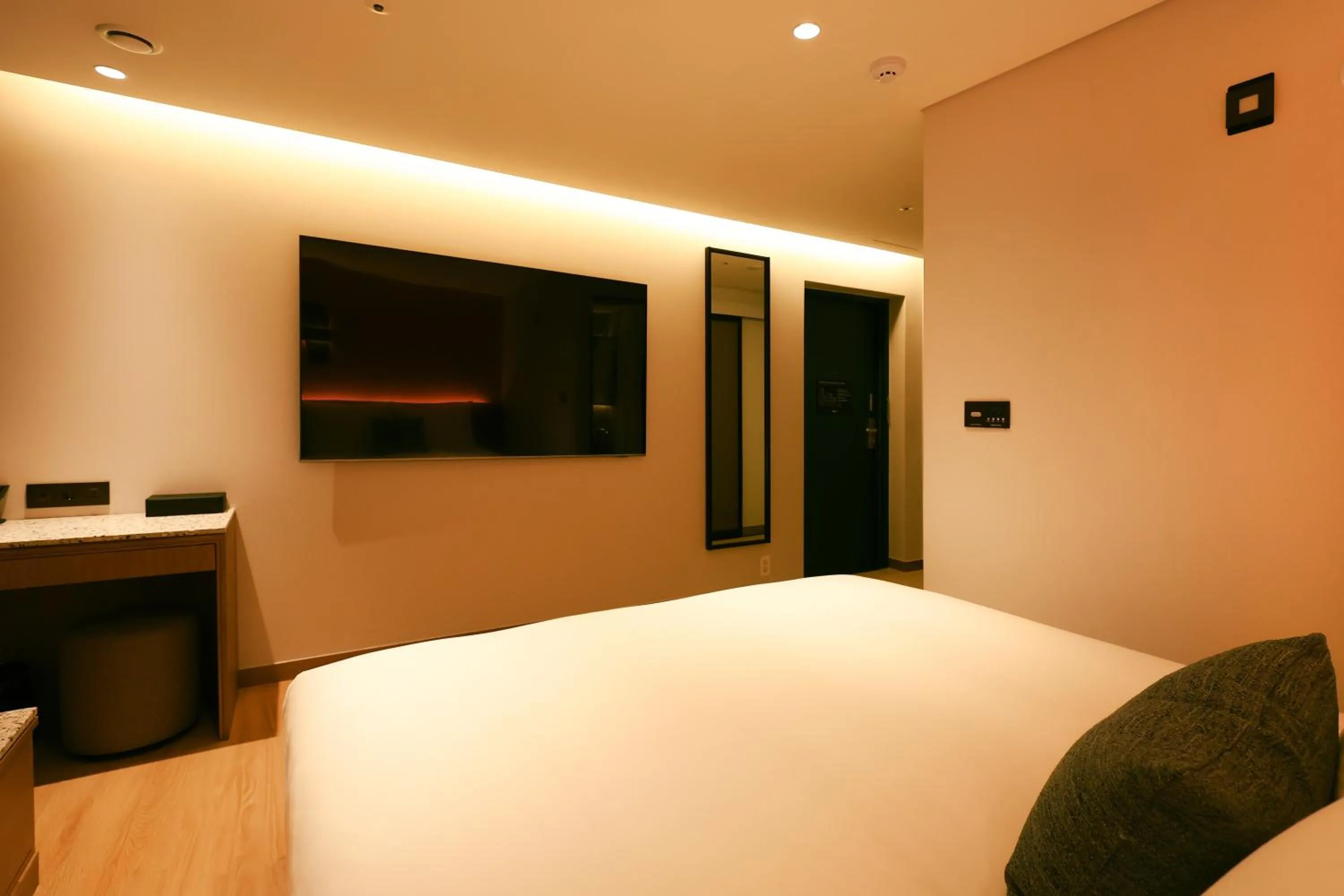 TV and multimedia, Bed in New Blanc Central Myeongdong