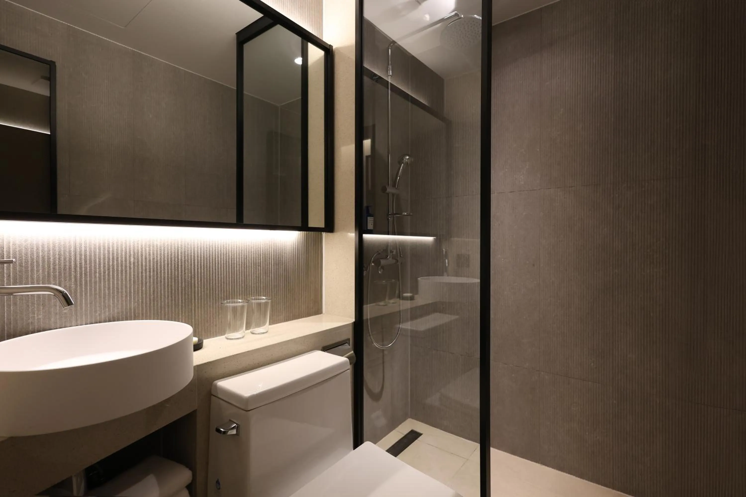 Shower in New Blanc Central Myeongdong